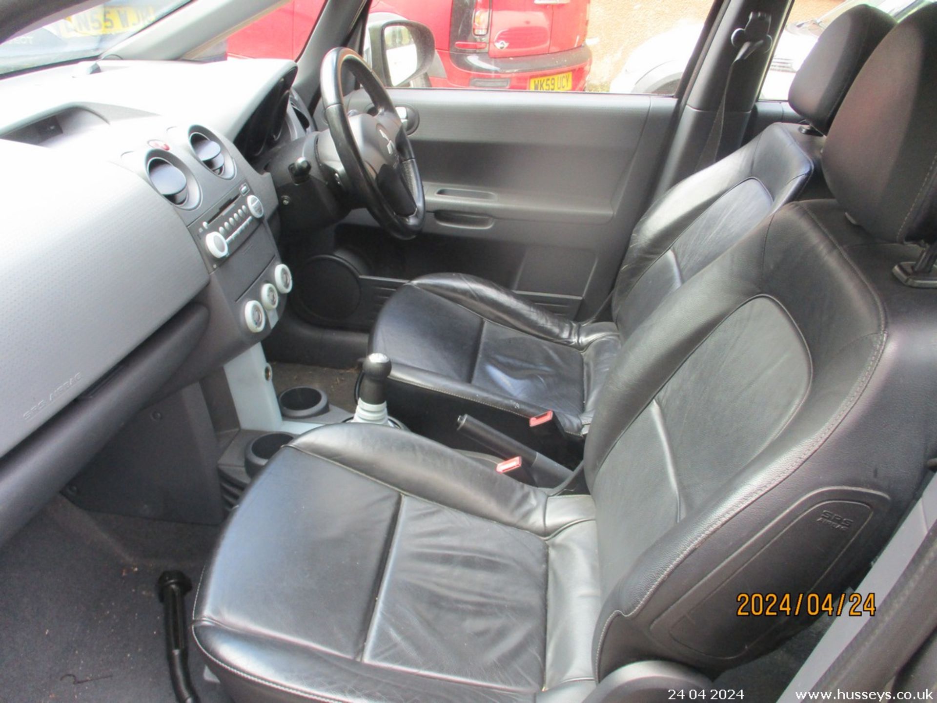 05/05 MITSUBISHI COLT ELEGANCE SEMI-AUTO - 1499cc 5dr Hatchback (Grey) - Image 16 of 18