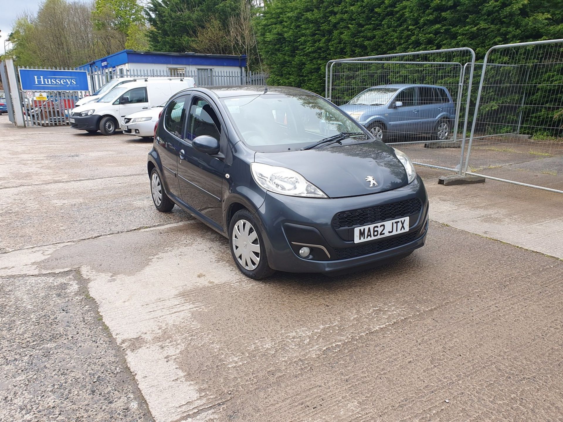 12/62 PEUGEOT 107 ACTIVE S-A - 998cc 5dr Hatchback (Grey, 29k) - Image 4 of 52