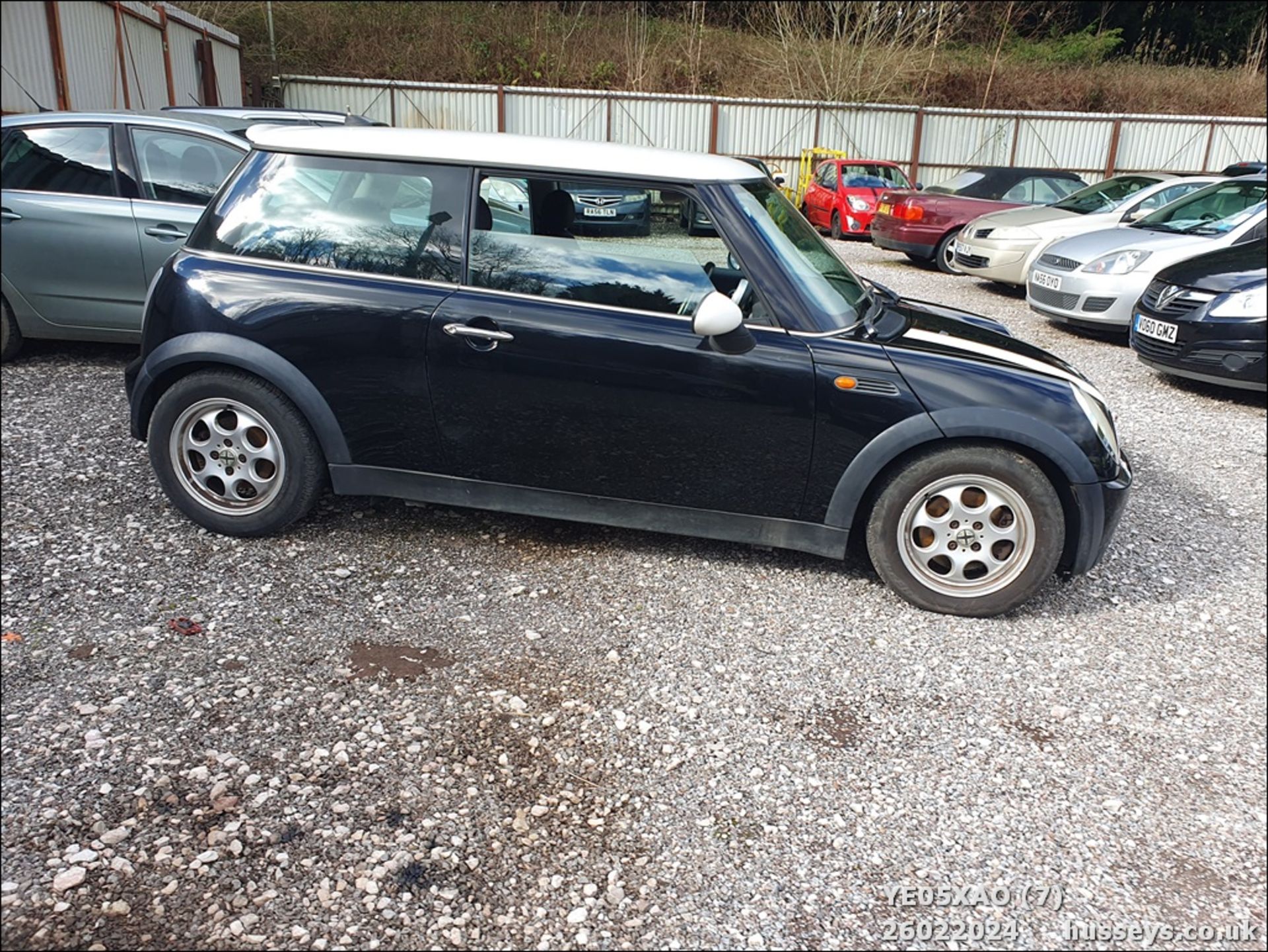 05/05 MINI MINI COOPER - 1598cc 3dr Hatchback (Black, 141k) - Image 11 of 31