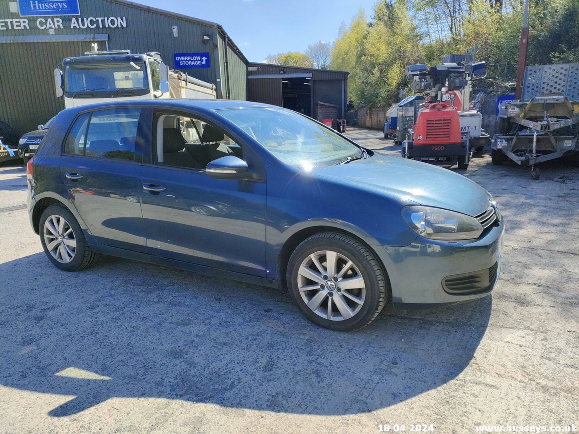 11/11 VOLKSWAGEN GOLF MATCH TDI DSG - 1598cc 5dr Hatchback (Blue) - Image 2 of 64