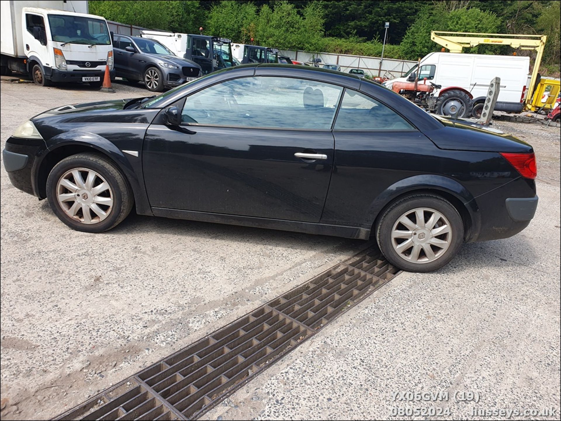 06/06 RENAULT MEGANE CAB DYNAM+ 16V - 1598cc 3dr Coupe (Black, 73k) - Image 20 of 51