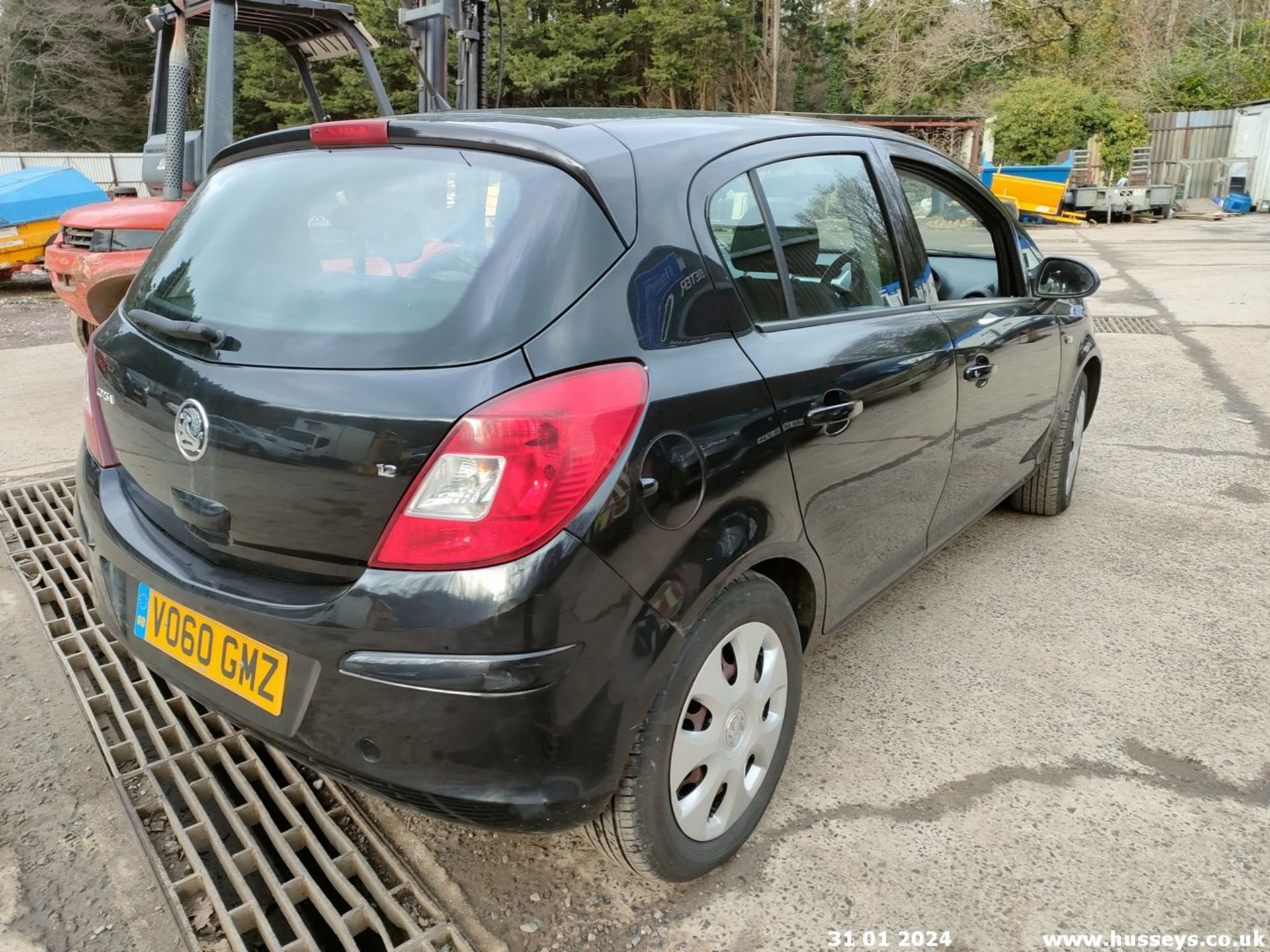 10/60 VAUXHALL CORSA EXCLUSIV - 1229cc 5dr Hatchback (Black, 124k) - Image 27 of 45