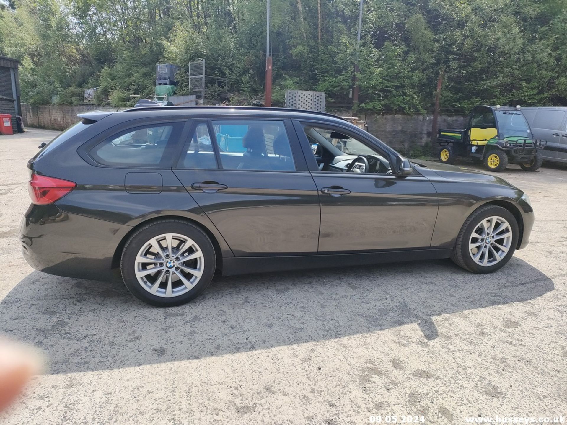 18/18 BMW 330D XDRIVE AC AUTO - 2993cc 5dr Estate (Brown) - Image 46 of 67