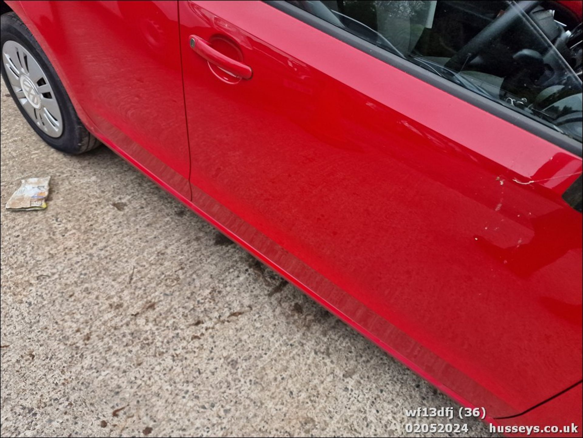 13/13 VOLKSWAGEN MOVE UP AUTO - 999cc 5dr Hatchback (Red, 17k) - Image 37 of 46