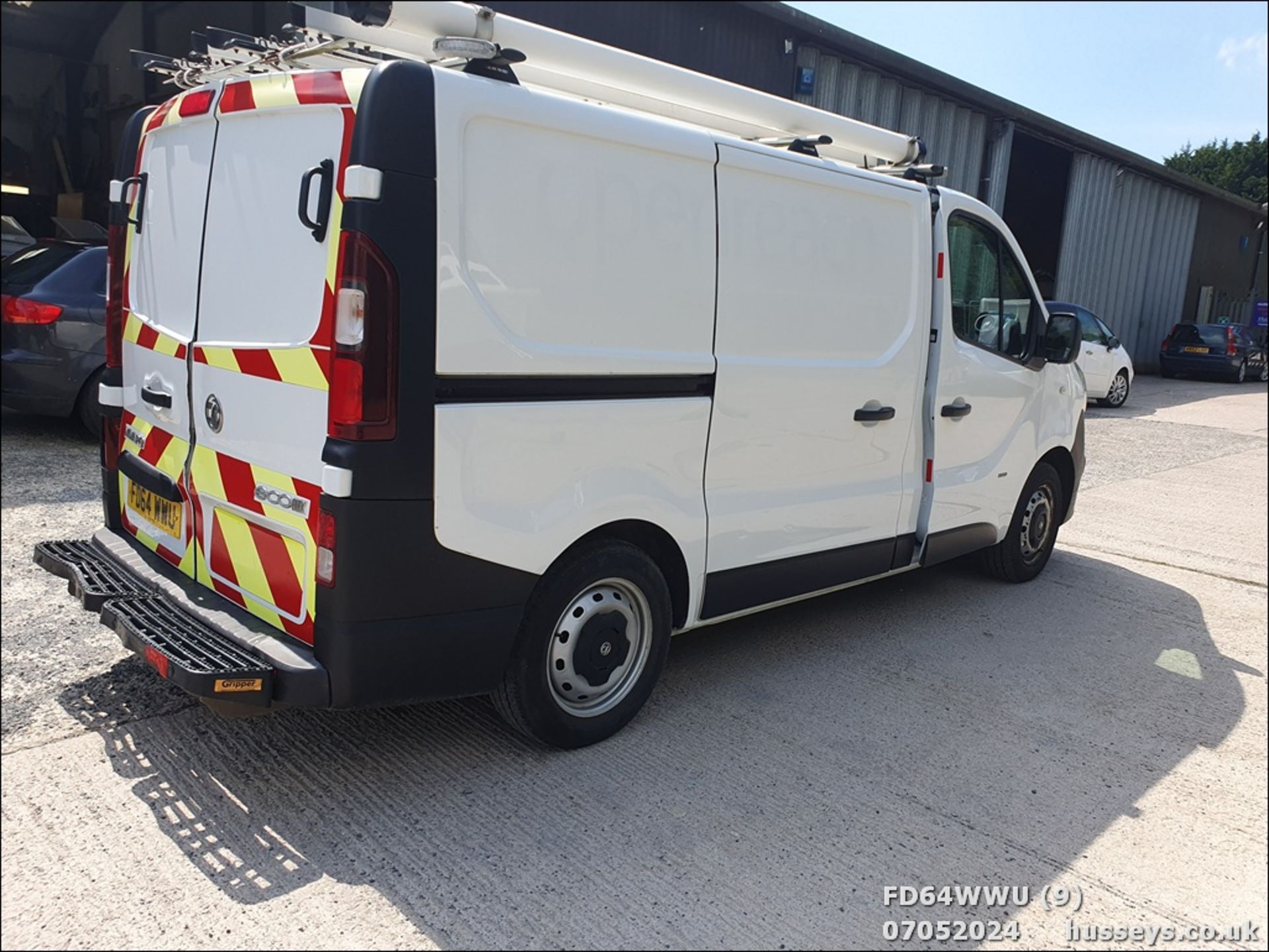 14/64 VAUXHALL VIVARO 2900 CDTI ECOFLEX - 1598cc Van (White, 84k) - Image 10 of 48