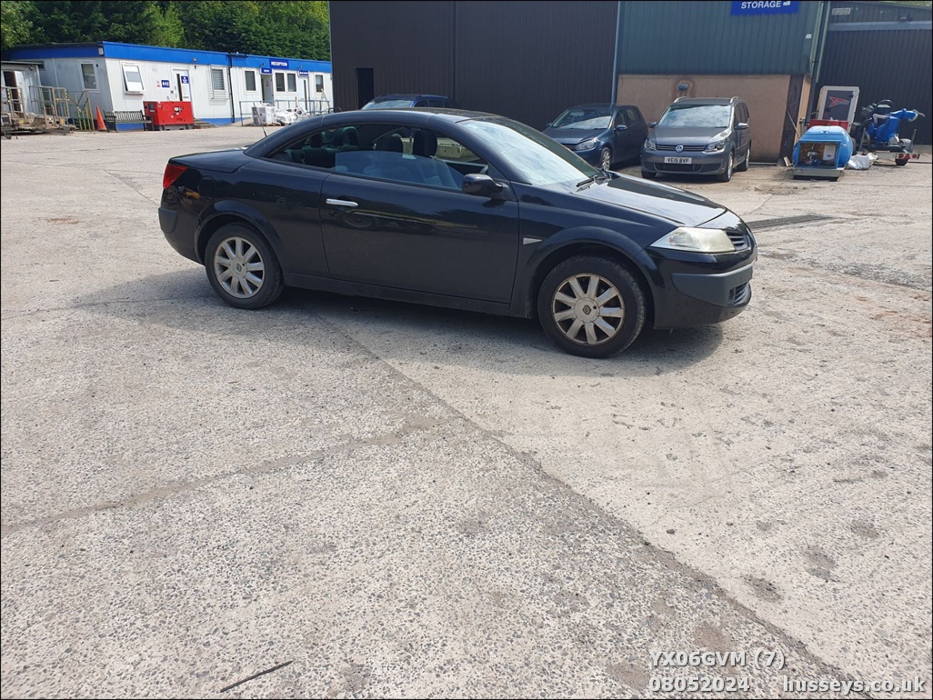 06/06 RENAULT MEGANE CAB DYNAM+ 16V - 1598cc 3dr Coupe (Black, 73k) - Image 8 of 51