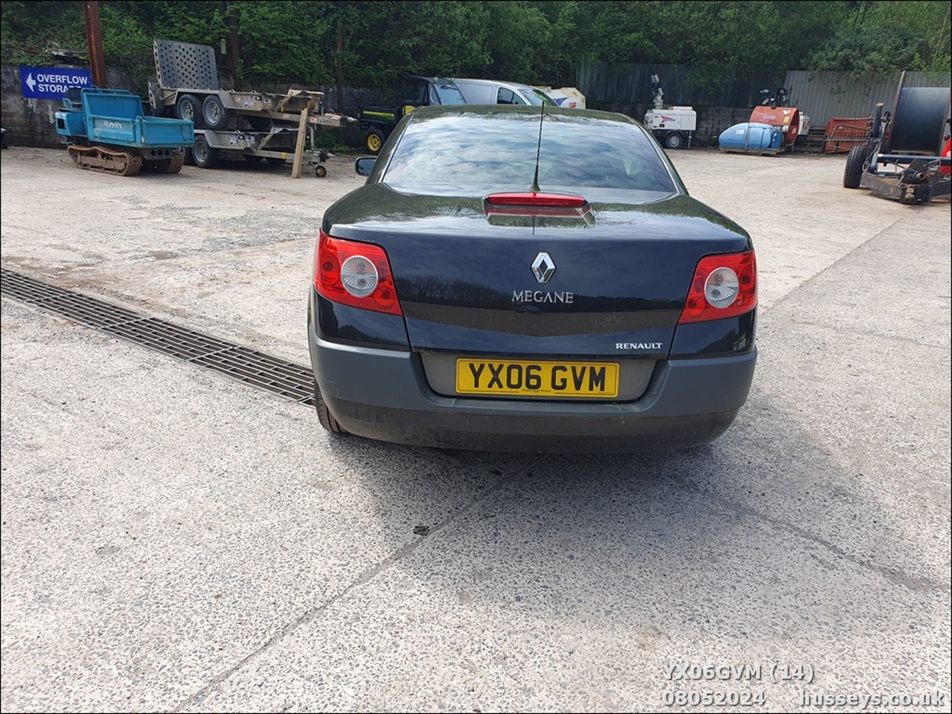 06/06 RENAULT MEGANE CAB DYNAM+ 16V - 1598cc 3dr Coupe (Black, 73k) - Image 15 of 51