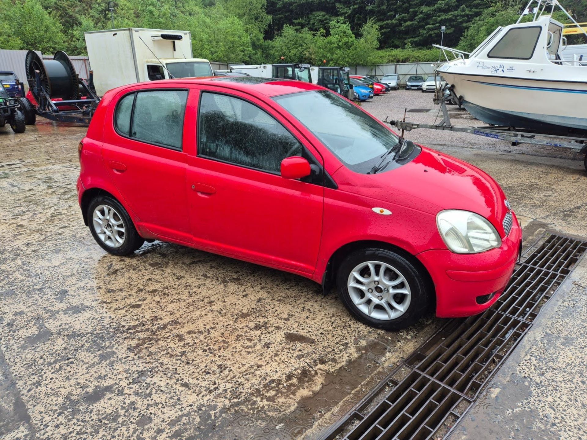 04/04 TOYOTA YARIS T SPIRIT - 1299cc 5dr Hatchback (Red, 103k) - Image 2 of 14