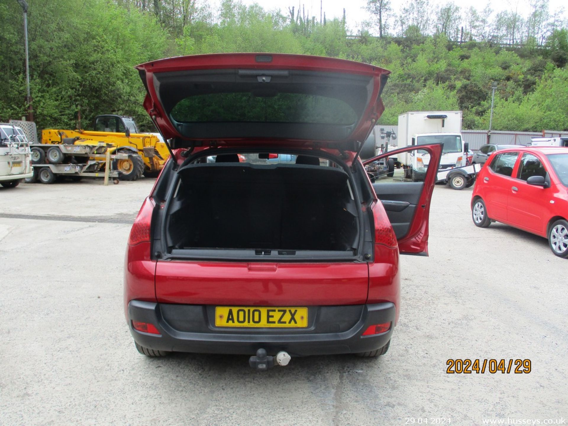 10/10 PEUGEOT 3008 ACTIVE HDI - 1560cc 5dr Hatchback (Red, 132k) - Image 12 of 20