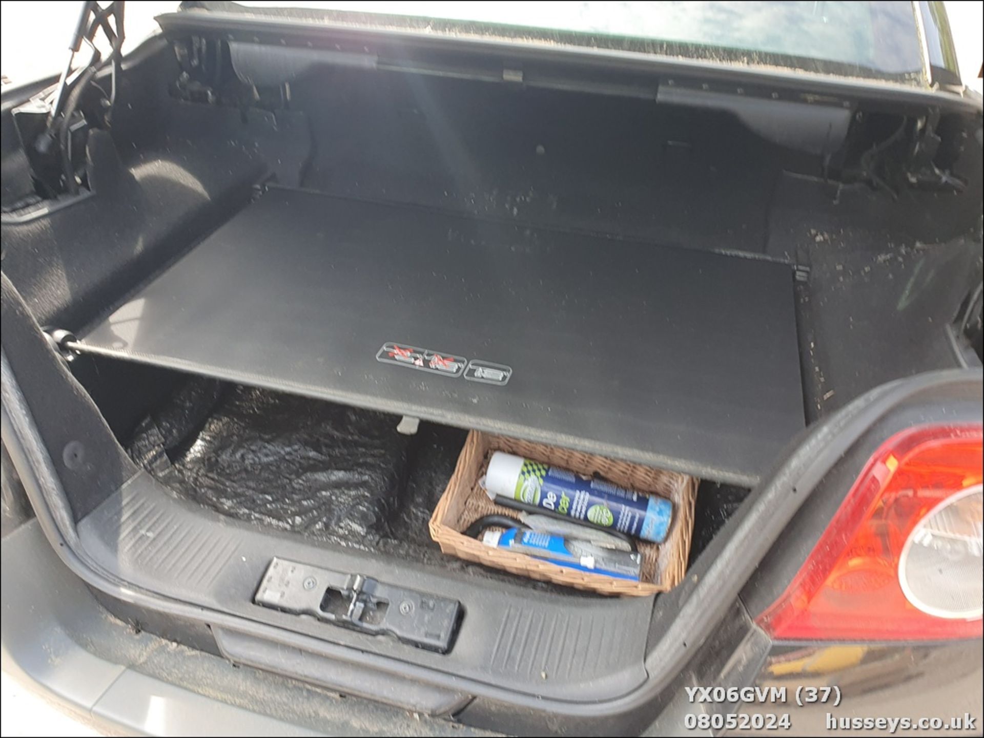 06/06 RENAULT MEGANE CAB DYNAM+ 16V - 1598cc 3dr Coupe (Black, 73k) - Image 38 of 51