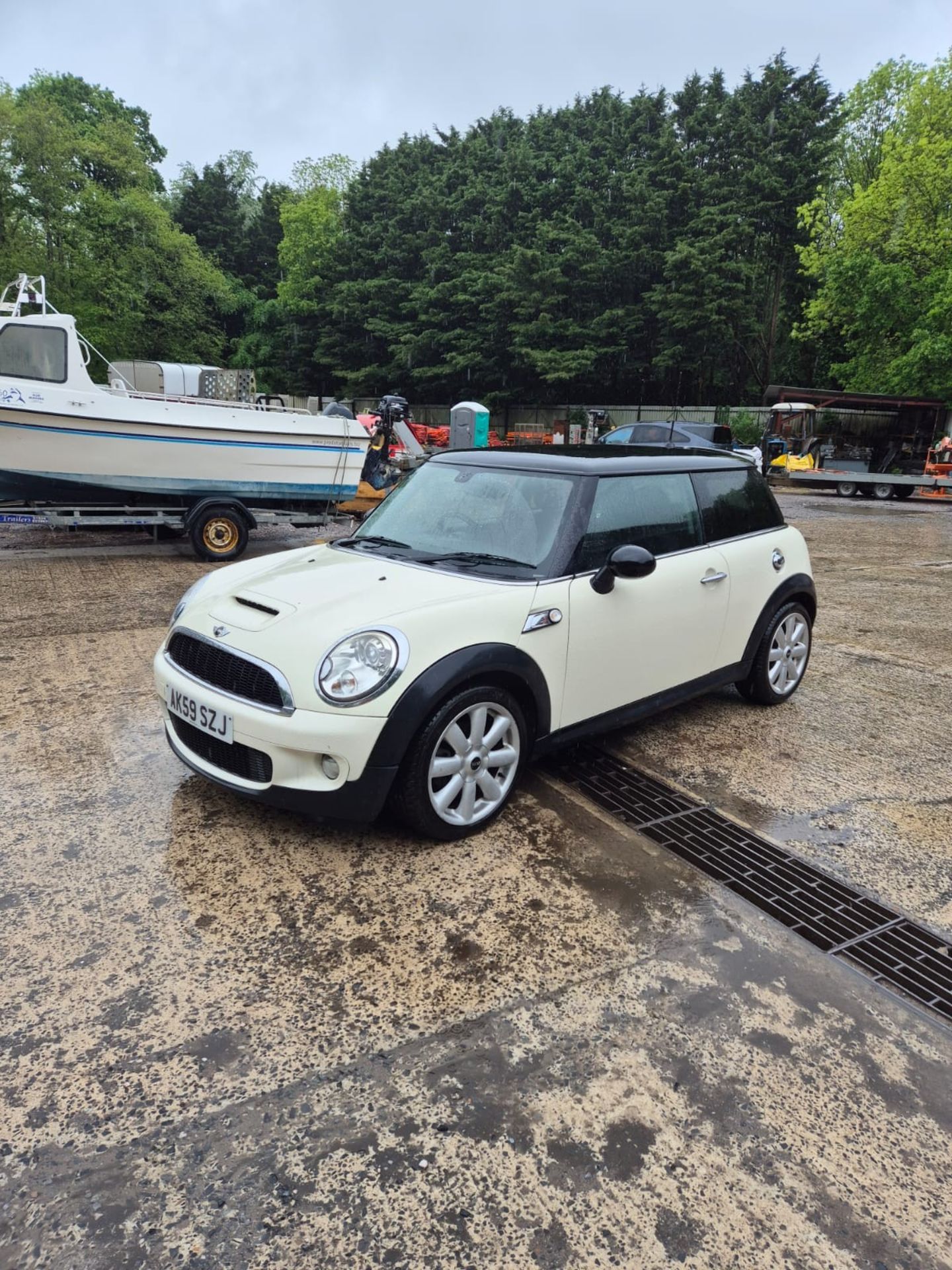 09/59 MINI COOPER S - 1598cc 3dr Hatchback (White, 72k) - Image 8 of 15