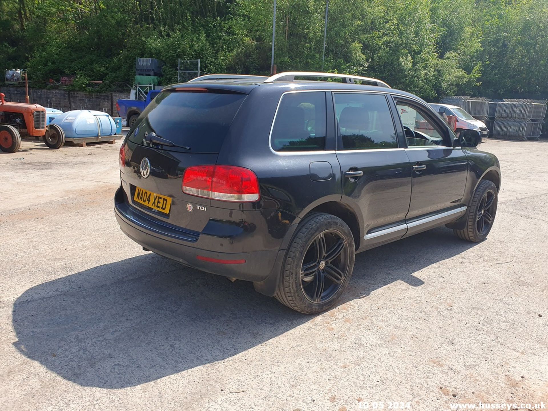 04/04 VOLKSWAGEN TOUAREG TDI AUTO - 2461cc 5dr Estate (Black, 149k) - Image 13 of 58