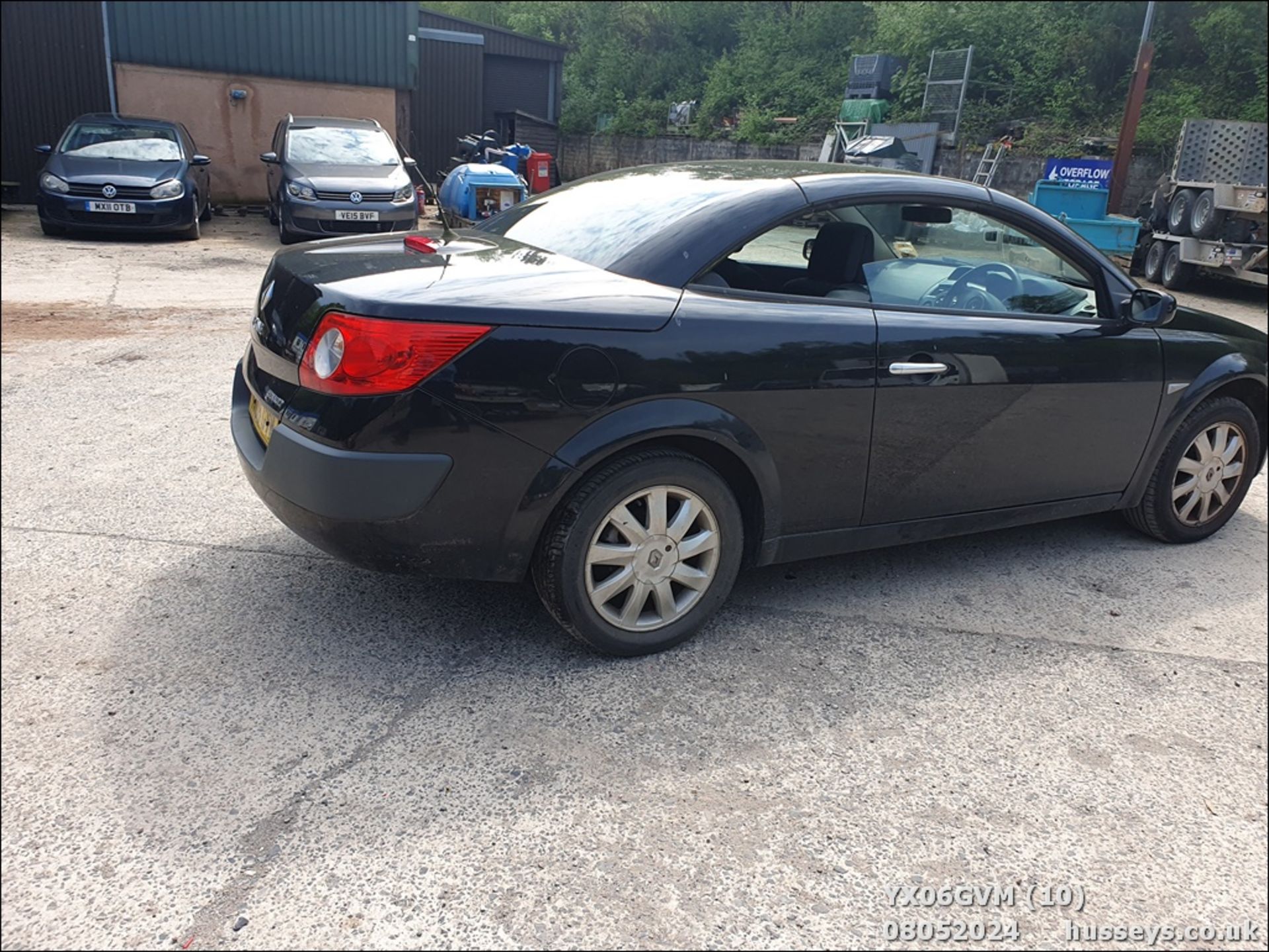 06/06 RENAULT MEGANE CAB DYNAM+ 16V - 1598cc 3dr Coupe (Black, 73k) - Image 11 of 51