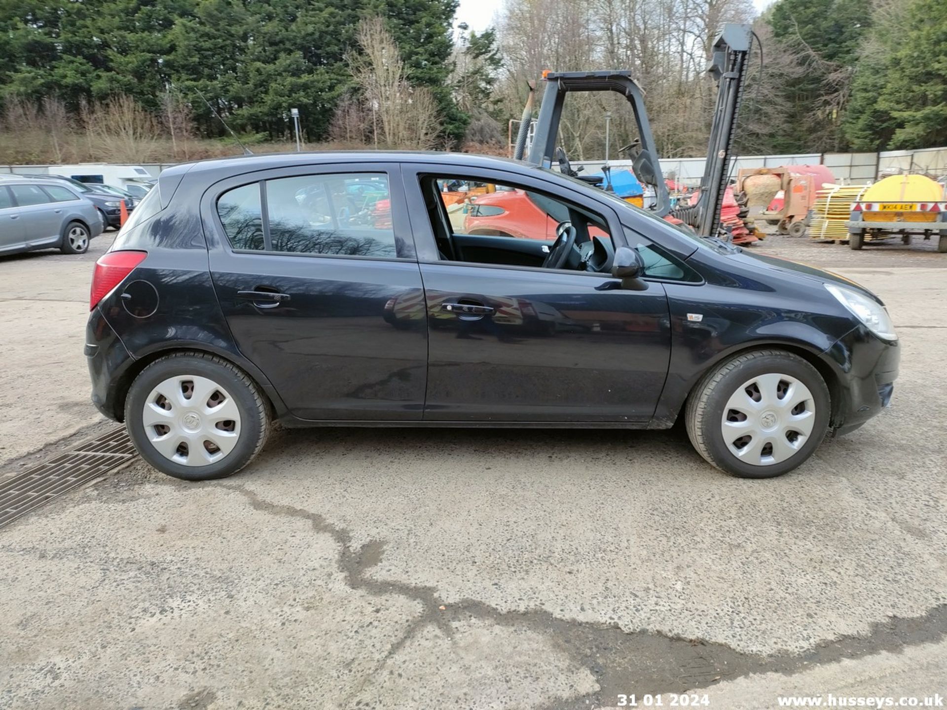 10/60 VAUXHALL CORSA EXCLUSIV - 1229cc 5dr Hatchback (Black, 124k) - Image 34 of 45