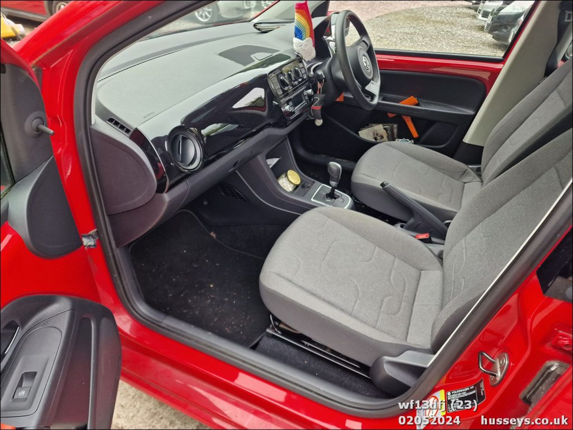 13/13 VOLKSWAGEN MOVE UP AUTO - 999cc 5dr Hatchback (Red, 17k) - Image 24 of 46