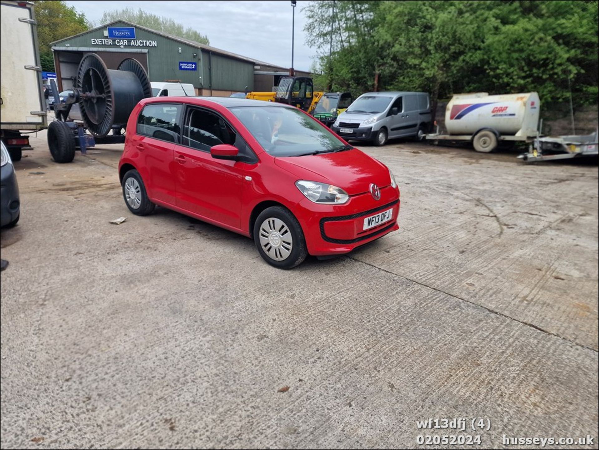 13/13 VOLKSWAGEN MOVE UP AUTO - 999cc 5dr Hatchback (Red, 17k) - Image 5 of 46