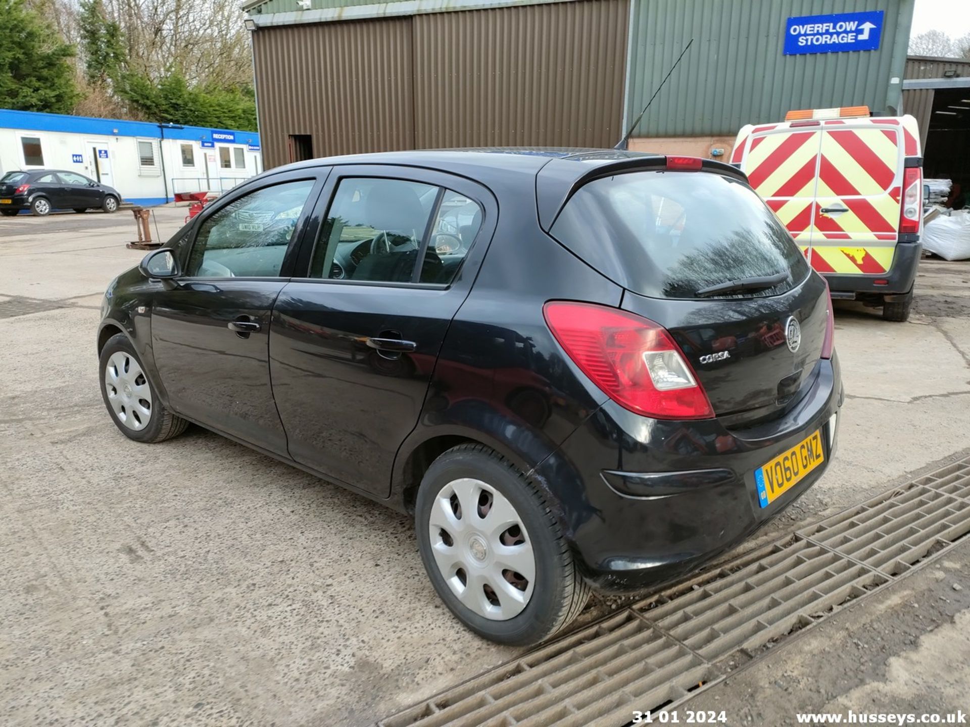 10/60 VAUXHALL CORSA EXCLUSIV - 1229cc 5dr Hatchback (Black, 124k) - Image 18 of 45