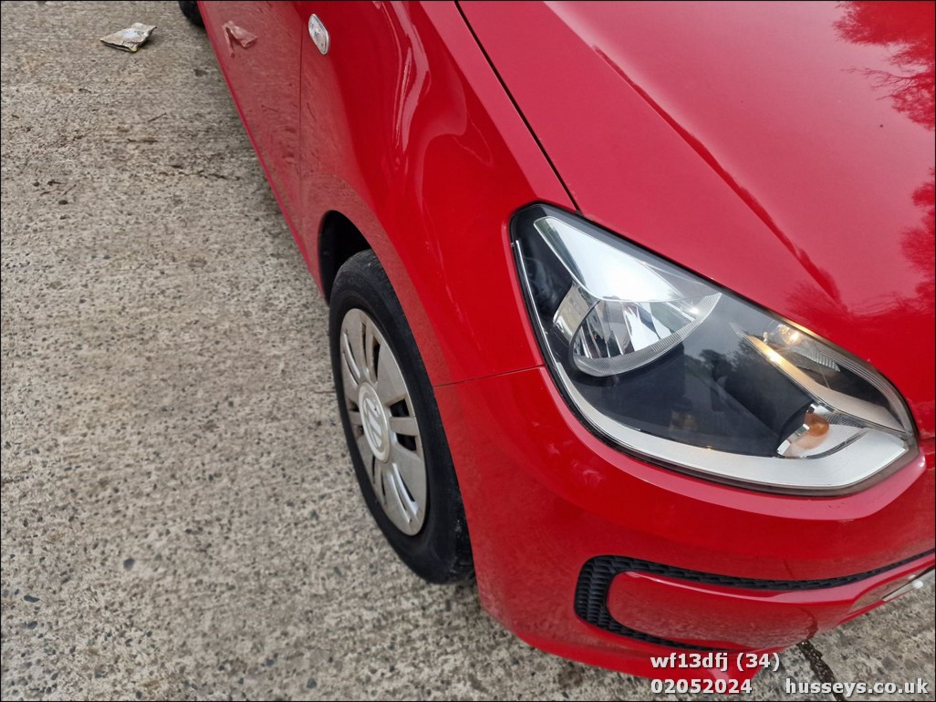 13/13 VOLKSWAGEN MOVE UP AUTO - 999cc 5dr Hatchback (Red, 17k) - Image 35 of 46