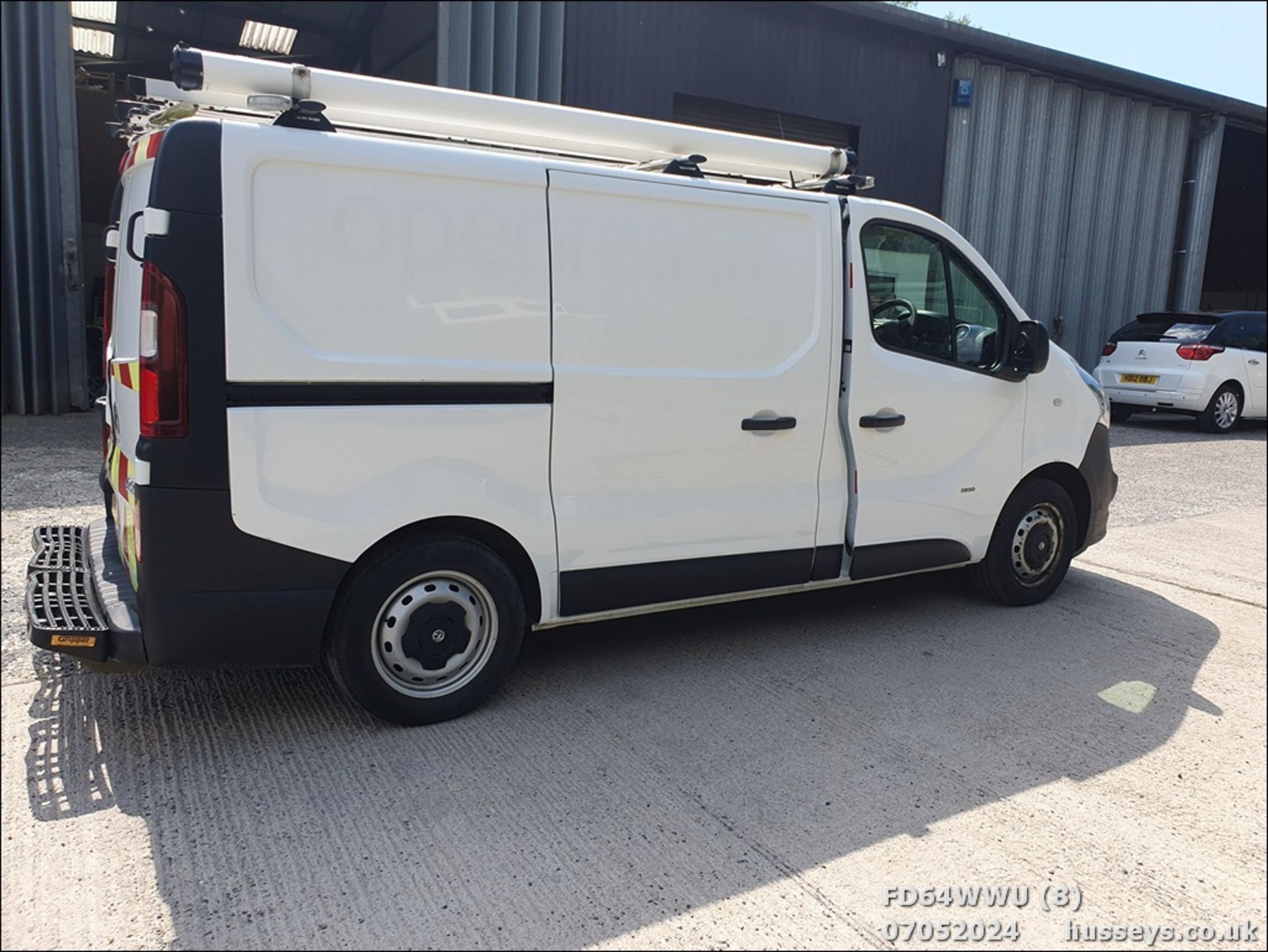 14/64 VAUXHALL VIVARO 2900 CDTI ECOFLEX - 1598cc Van (White, 84k) - Image 9 of 48