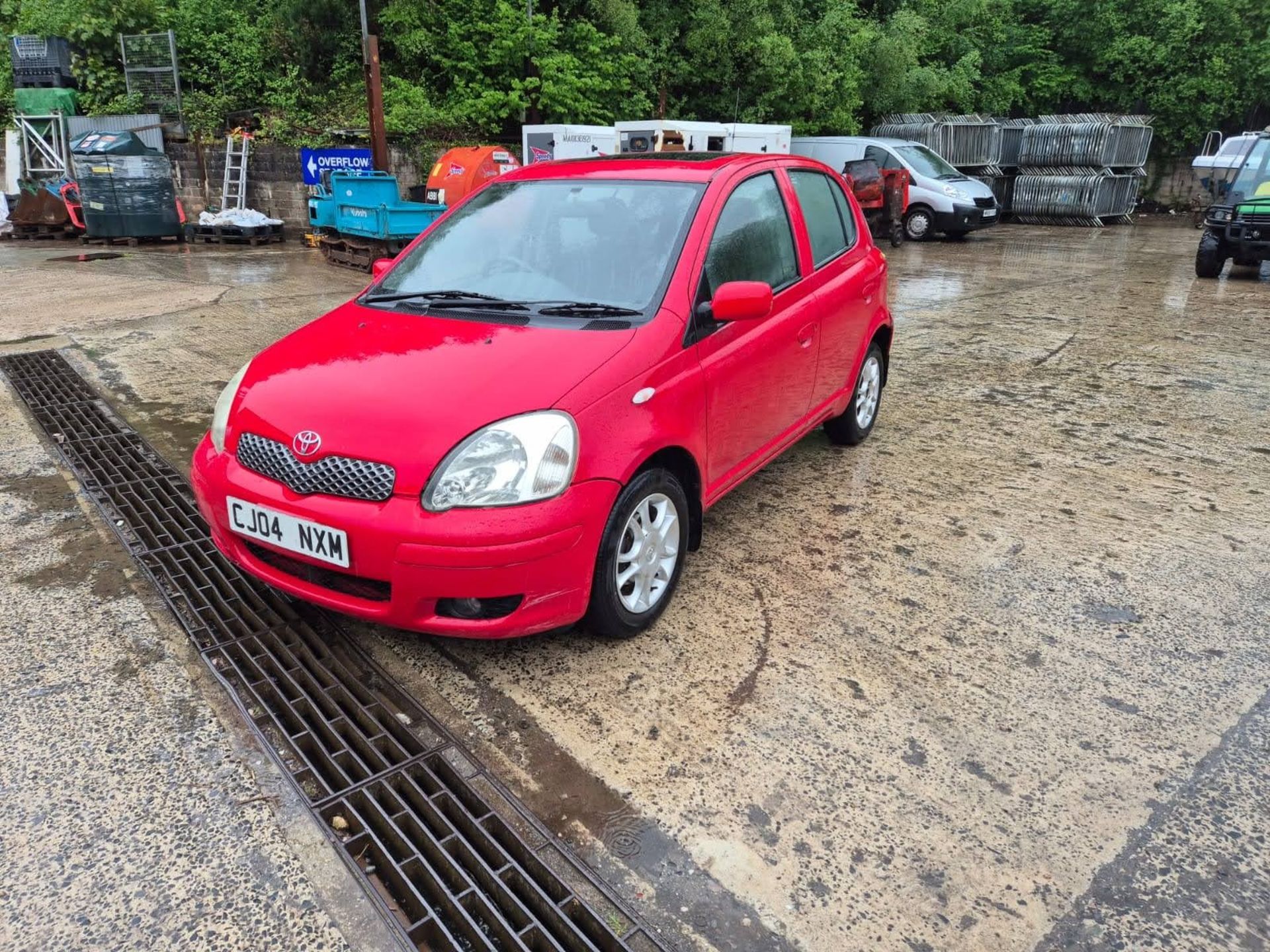 04/04 TOYOTA YARIS T SPIRIT - 1299cc 5dr Hatchback (Red, 103k) - Image 13 of 14