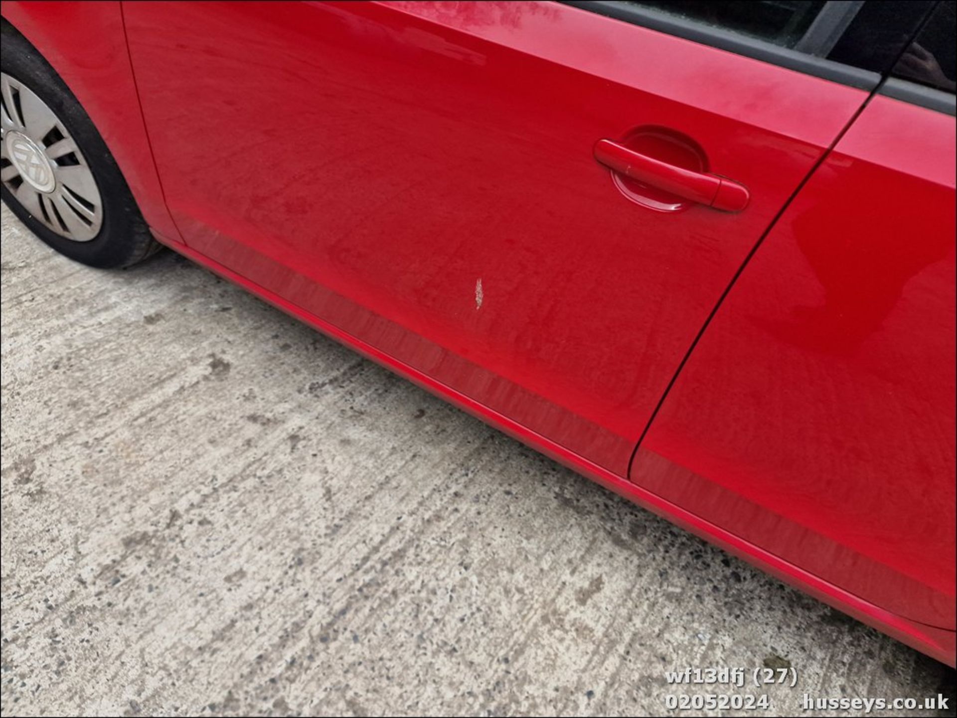 13/13 VOLKSWAGEN MOVE UP AUTO - 999cc 5dr Hatchback (Red, 17k) - Image 28 of 46