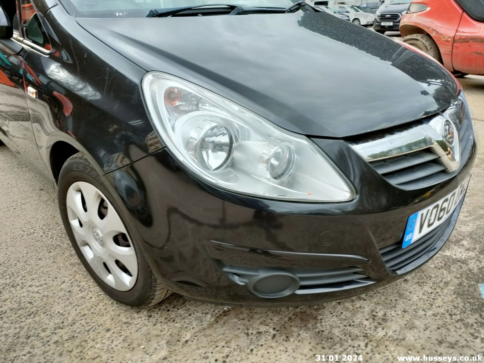 10/60 VAUXHALL CORSA EXCLUSIV - 1229cc 5dr Hatchback (Black, 124k) - Image 4 of 45