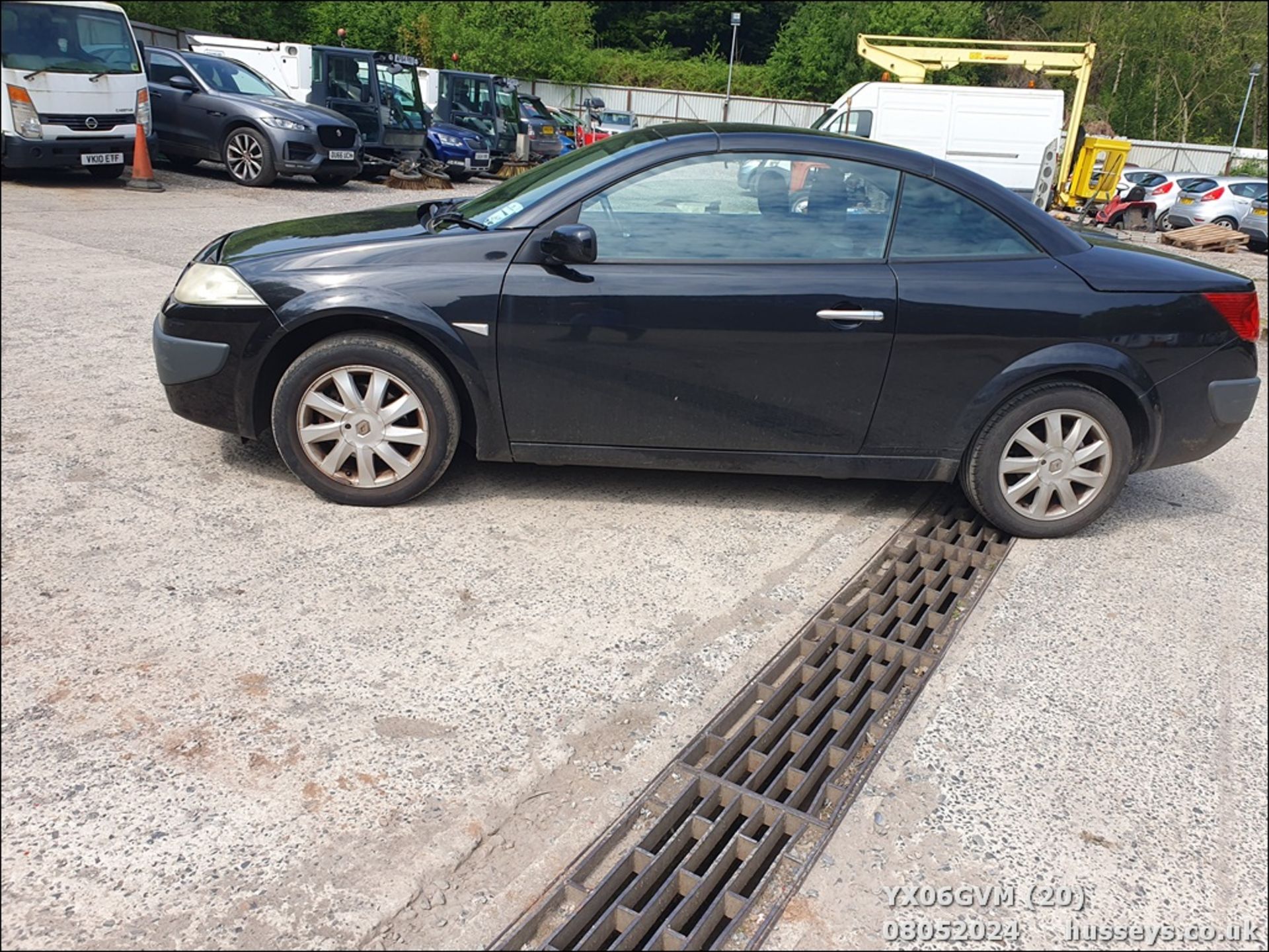 06/06 RENAULT MEGANE CAB DYNAM+ 16V - 1598cc 3dr Coupe (Black, 73k) - Image 21 of 51