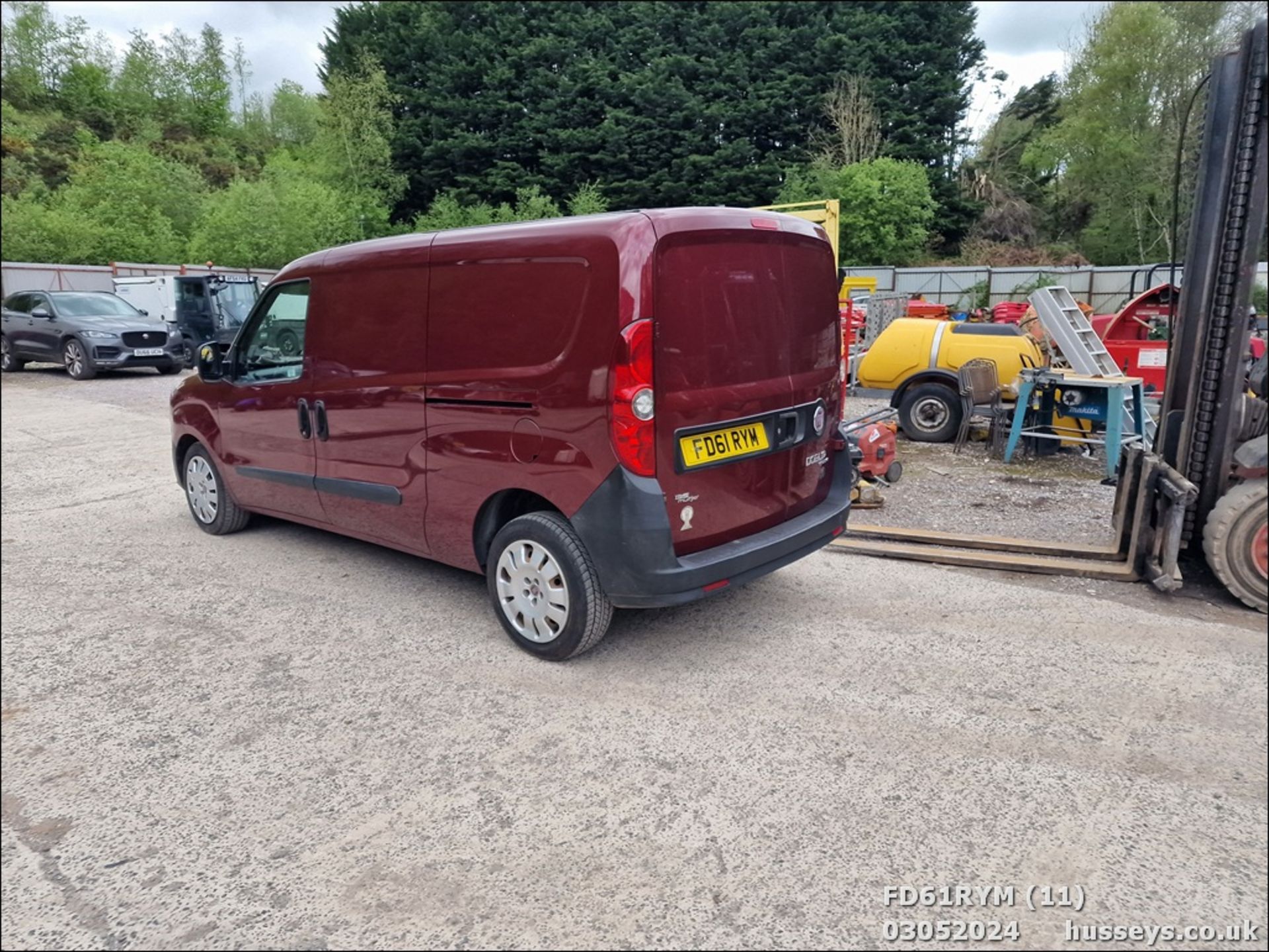 12/61 FIAT DOBLO 16V MULTIJET - 1956cc 6dr Van (Red, 187k) - Image 12 of 48