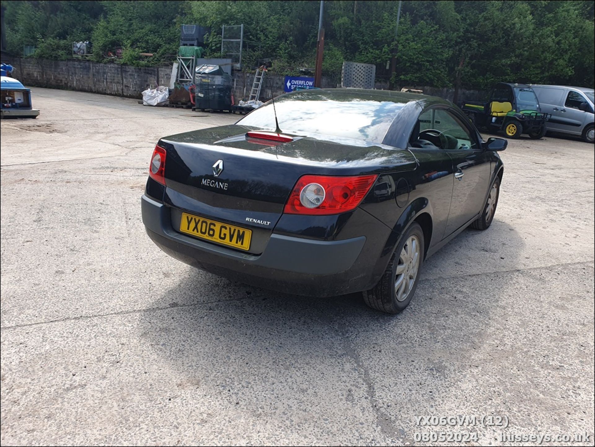 06/06 RENAULT MEGANE CAB DYNAM+ 16V - 1598cc 3dr Coupe (Black, 73k) - Image 13 of 51