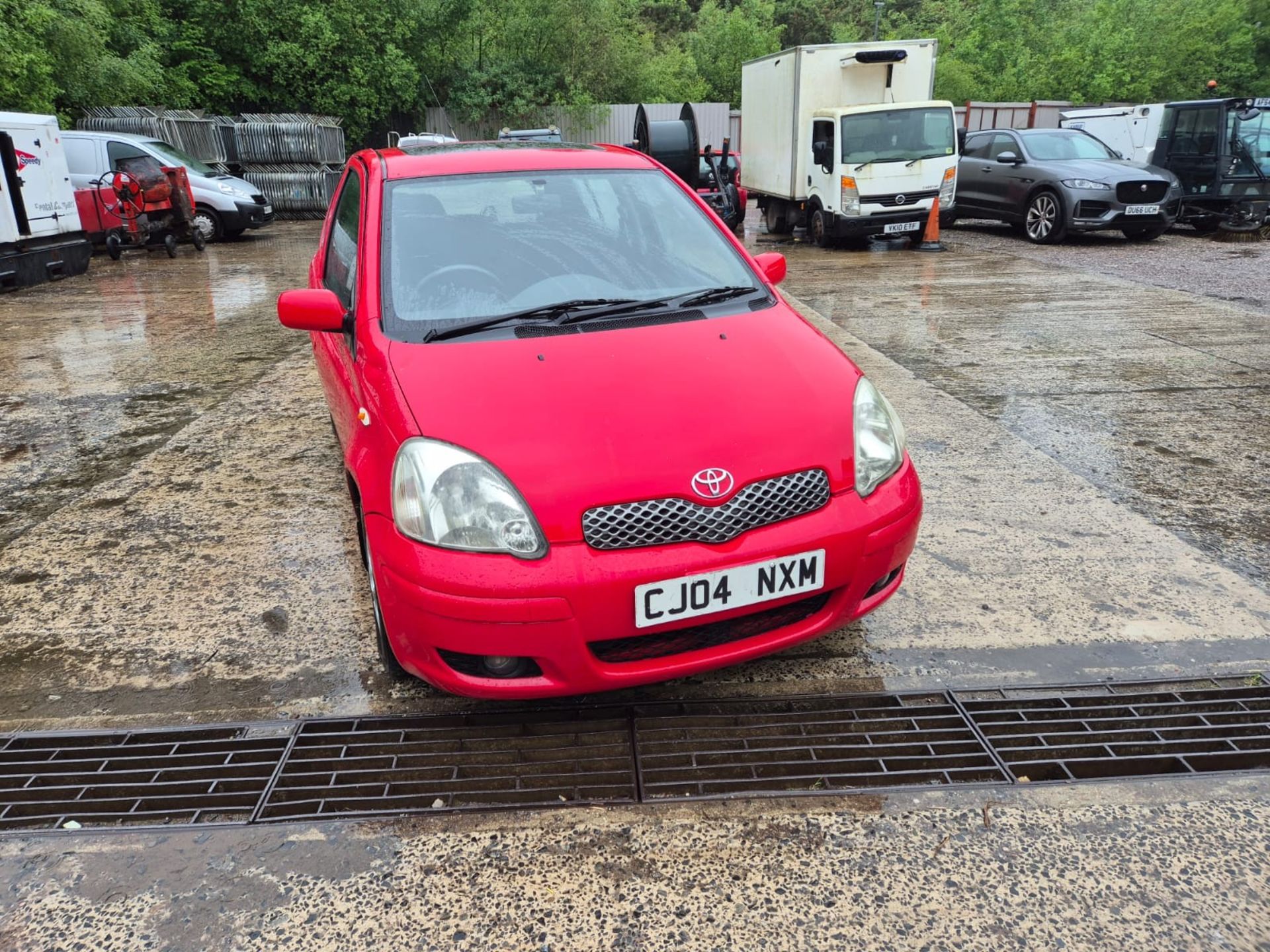 04/04 TOYOTA YARIS T SPIRIT - 1299cc 5dr Hatchback (Red, 103k) - Image 11 of 14