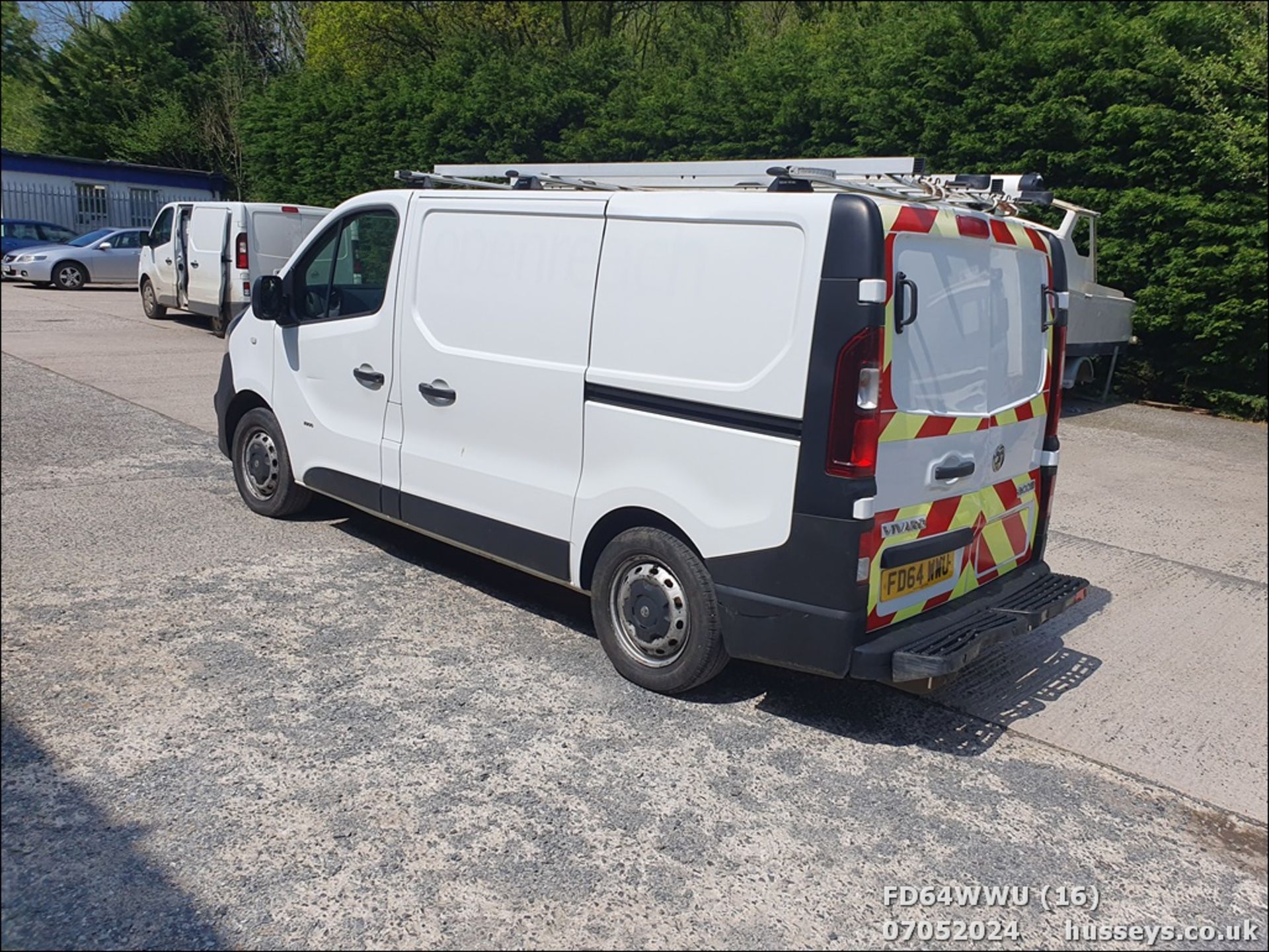 14/64 VAUXHALL VIVARO 2900 CDTI ECOFLEX - 1598cc Van (White, 84k) - Bild 17 aus 48