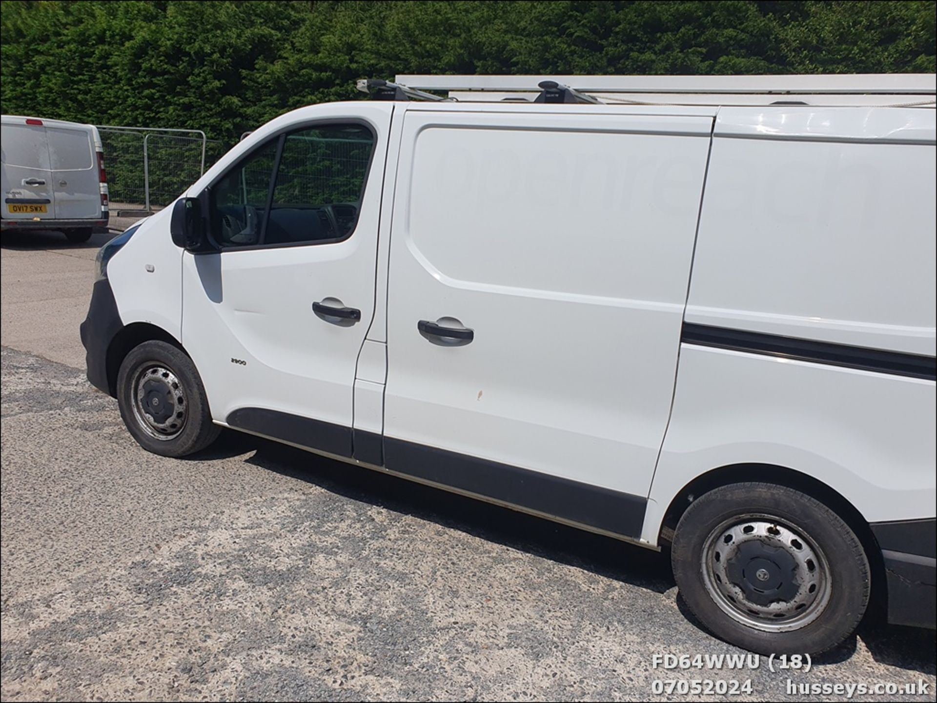 14/64 VAUXHALL VIVARO 2900 CDTI ECOFLEX - 1598cc Van (White, 84k) - Bild 19 aus 48