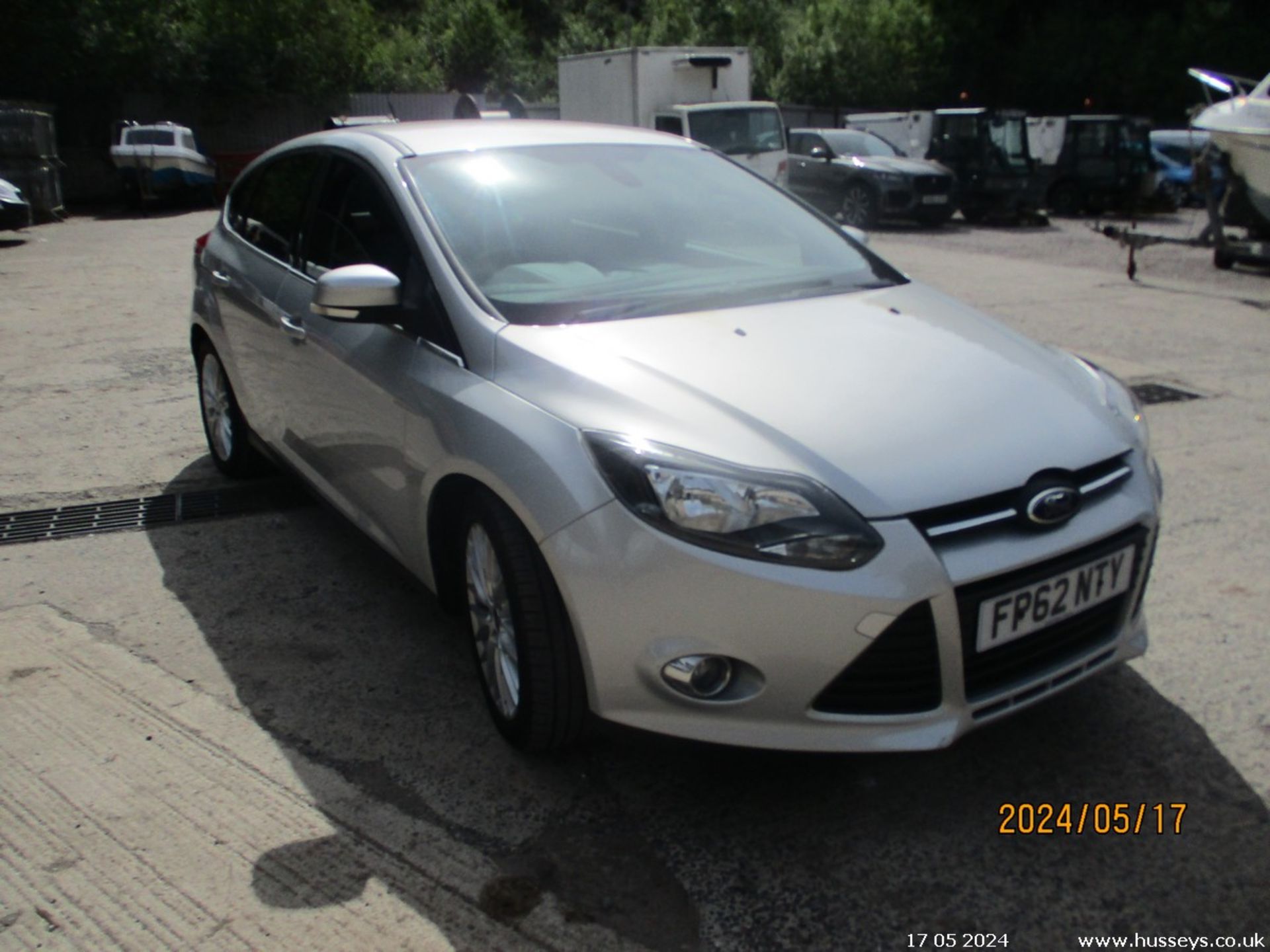 12/62 FORD FOCUS ZETEC TURBO - 998cc 5dr Hatchback (Silver, 89k) - Image 2 of 15