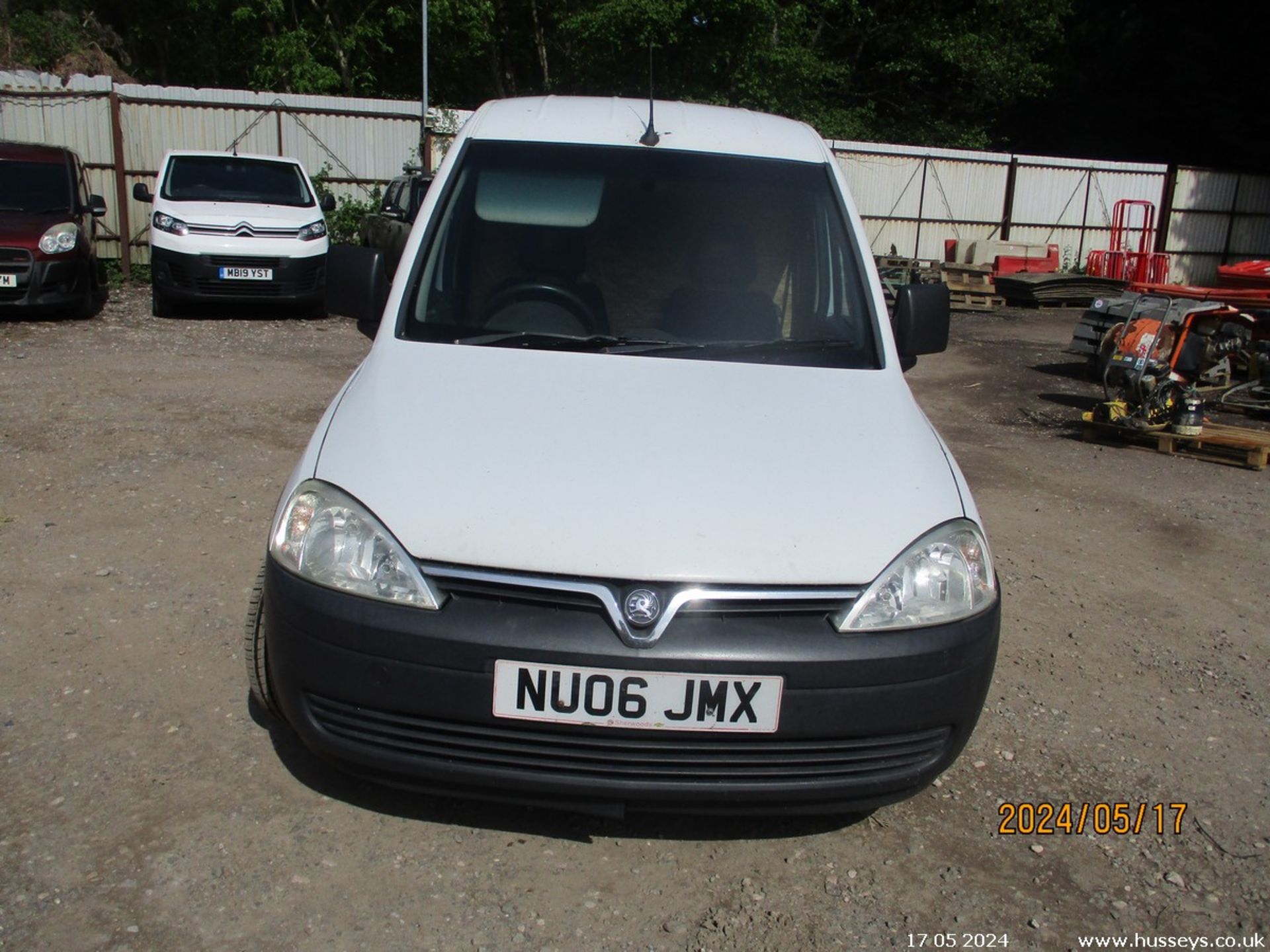 06/06 VAUXHALL COMBO 1700 CDTI 16V - 1248cc 5dr Van (White) - Image 2 of 19