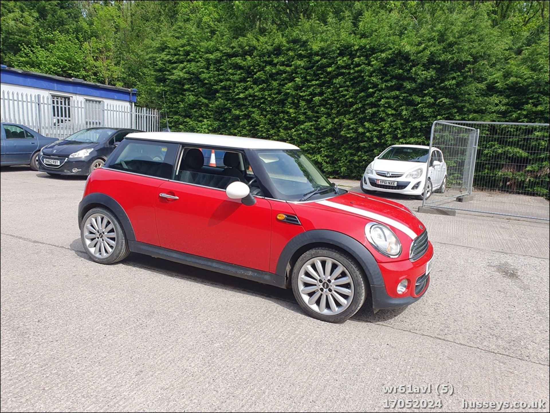 11/61 MINI COOPER - 1598cc 3dr Hatchback (Red, 87k) - Image 5 of 50