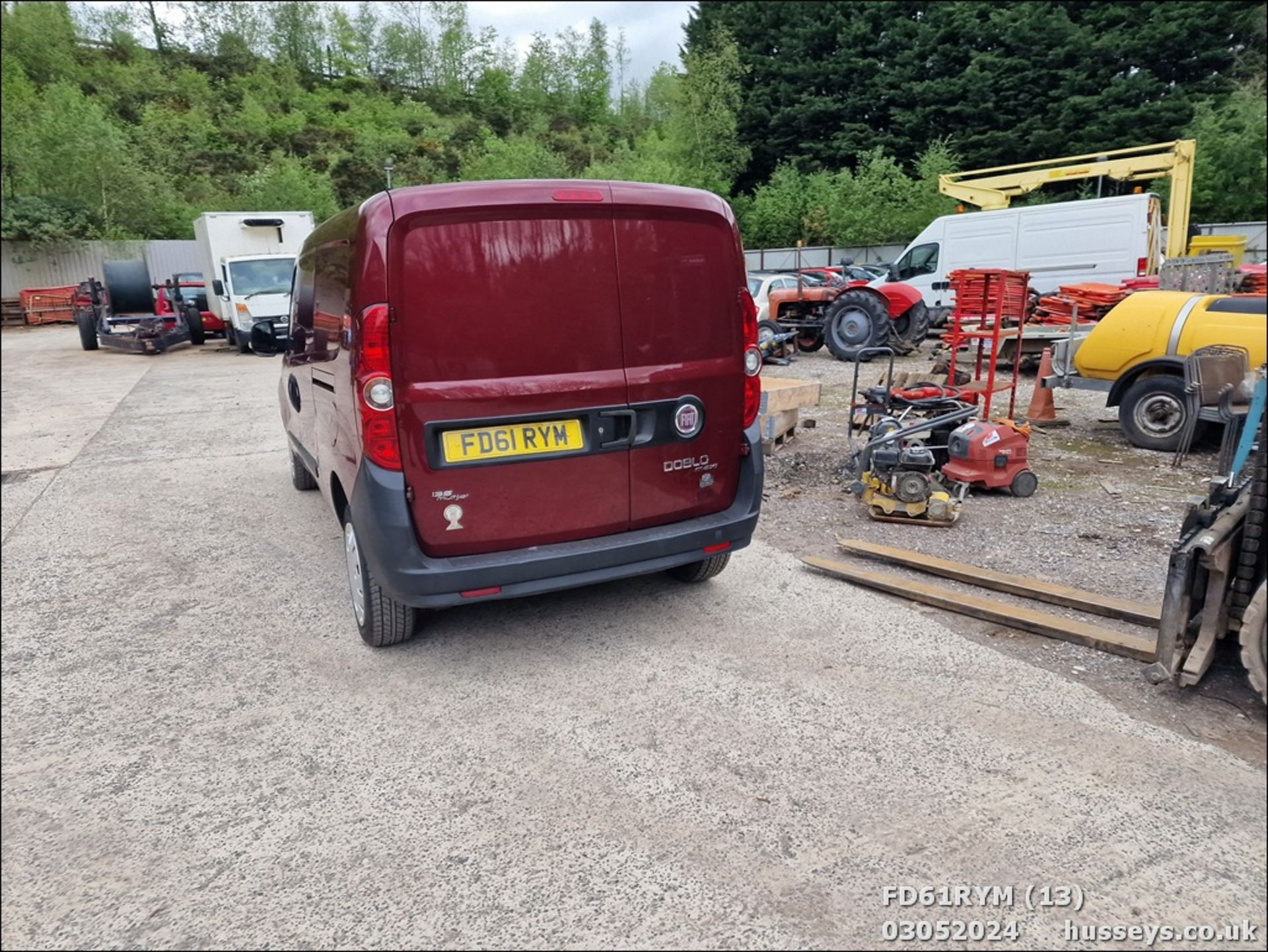 12/61 FIAT DOBLO 16V MULTIJET - 1956cc 6dr Van (Red, 187k) - Image 14 of 48