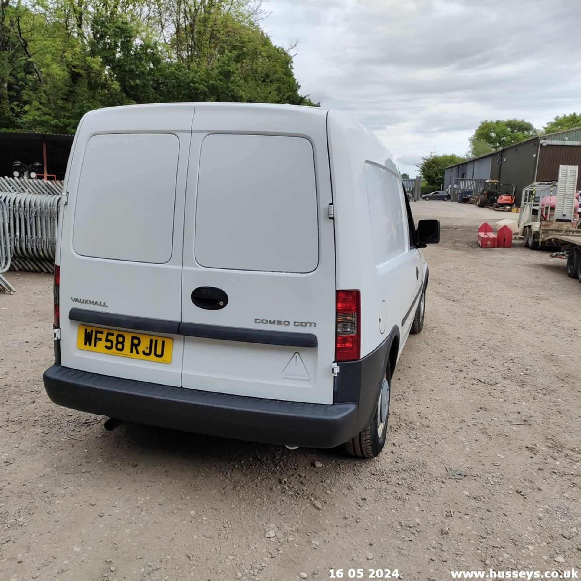 08/58 VAUXHALL COMBO 1700 CDTI - 1248cc Van (White, 79k) - Bild 32 aus 54