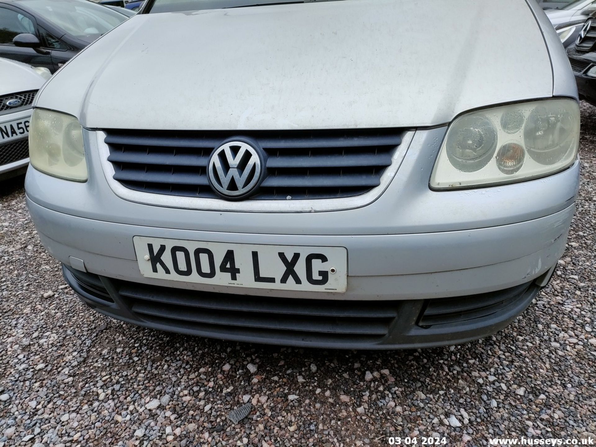 04/04 VOLKSWAGEN TOURAN SE TDI - 1896cc 5dr MPV (Silver) - Image 11 of 67