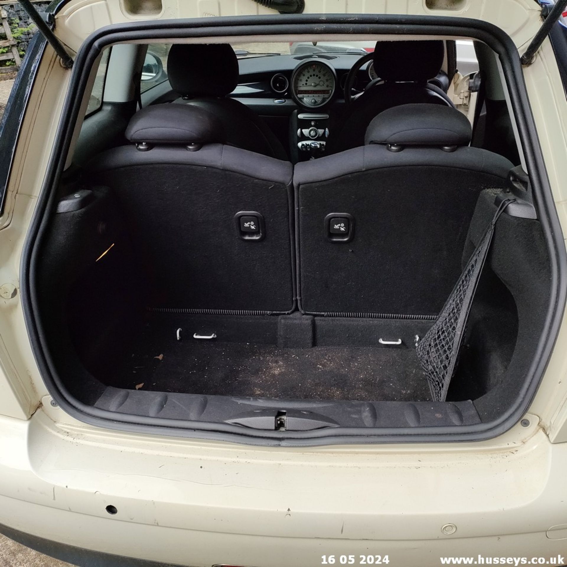 08/58 MINI COOPER - 1598cc 3dr Hatchback (White, 136k) - Image 57 of 59
