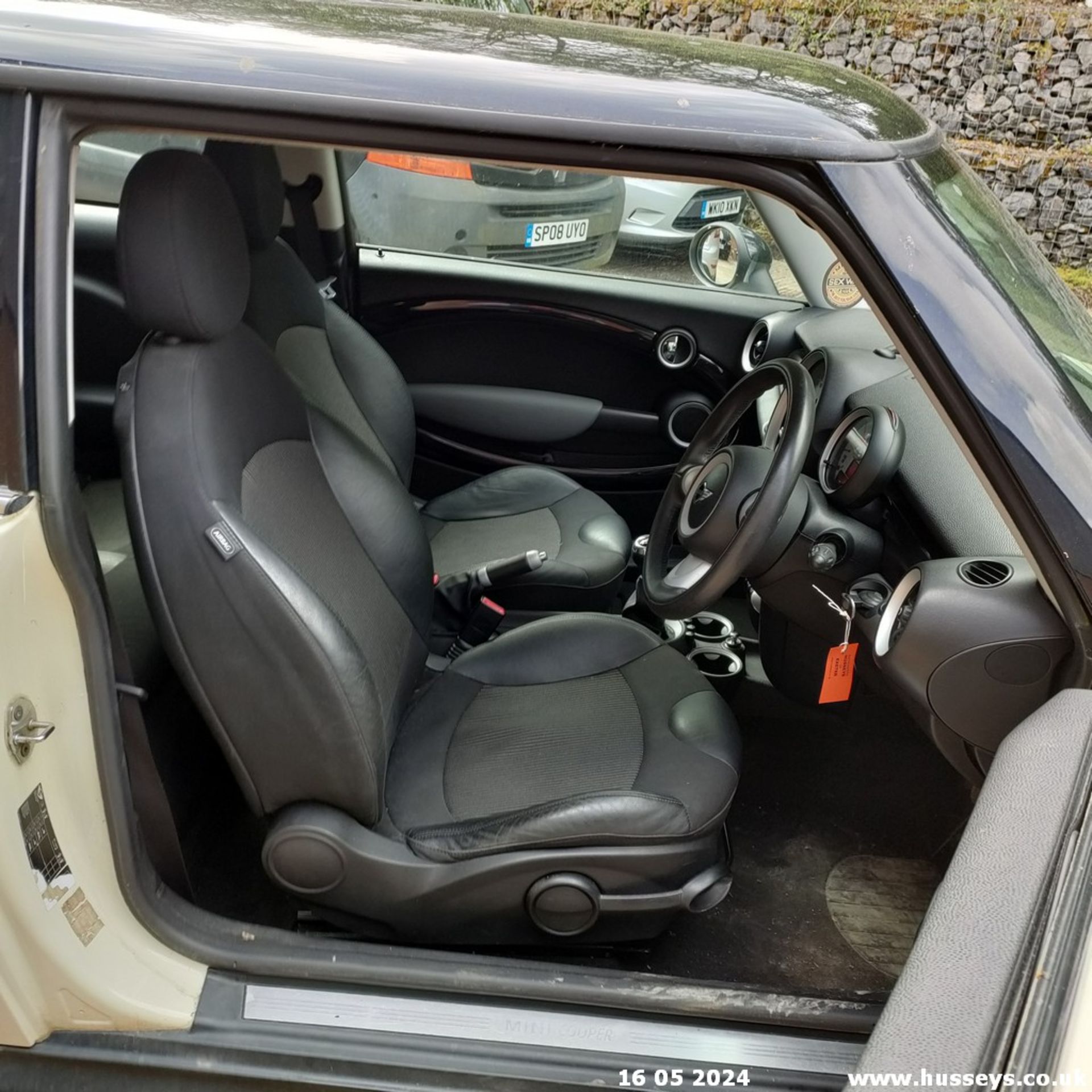 08/58 MINI COOPER - 1598cc 3dr Hatchback (White, 136k) - Image 48 of 59