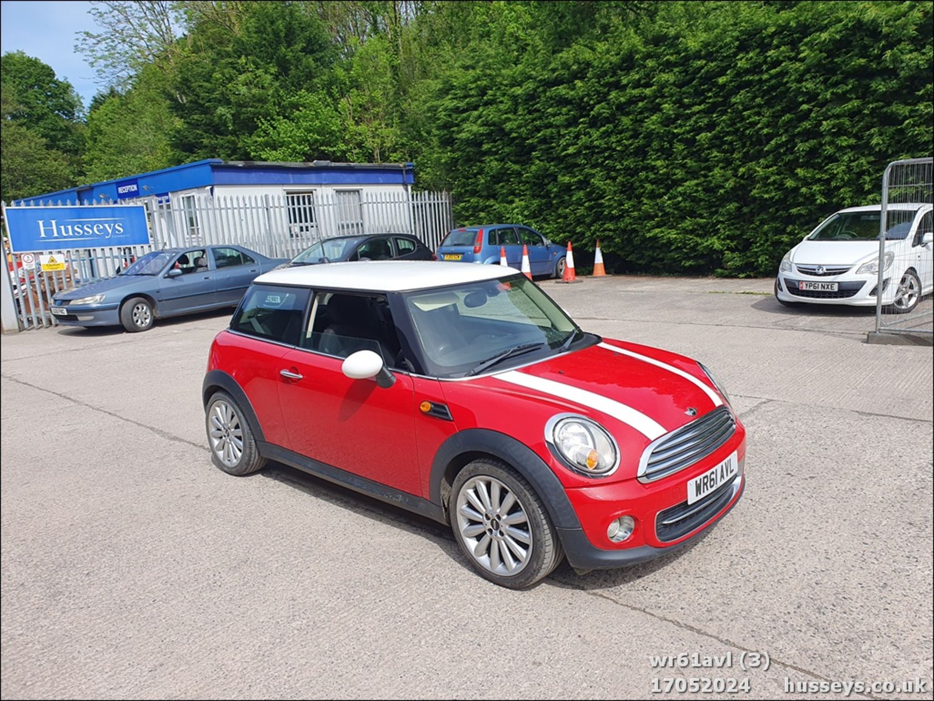 11/61 MINI COOPER - 1598cc 3dr Hatchback (Red, 87k) - Image 4 of 50