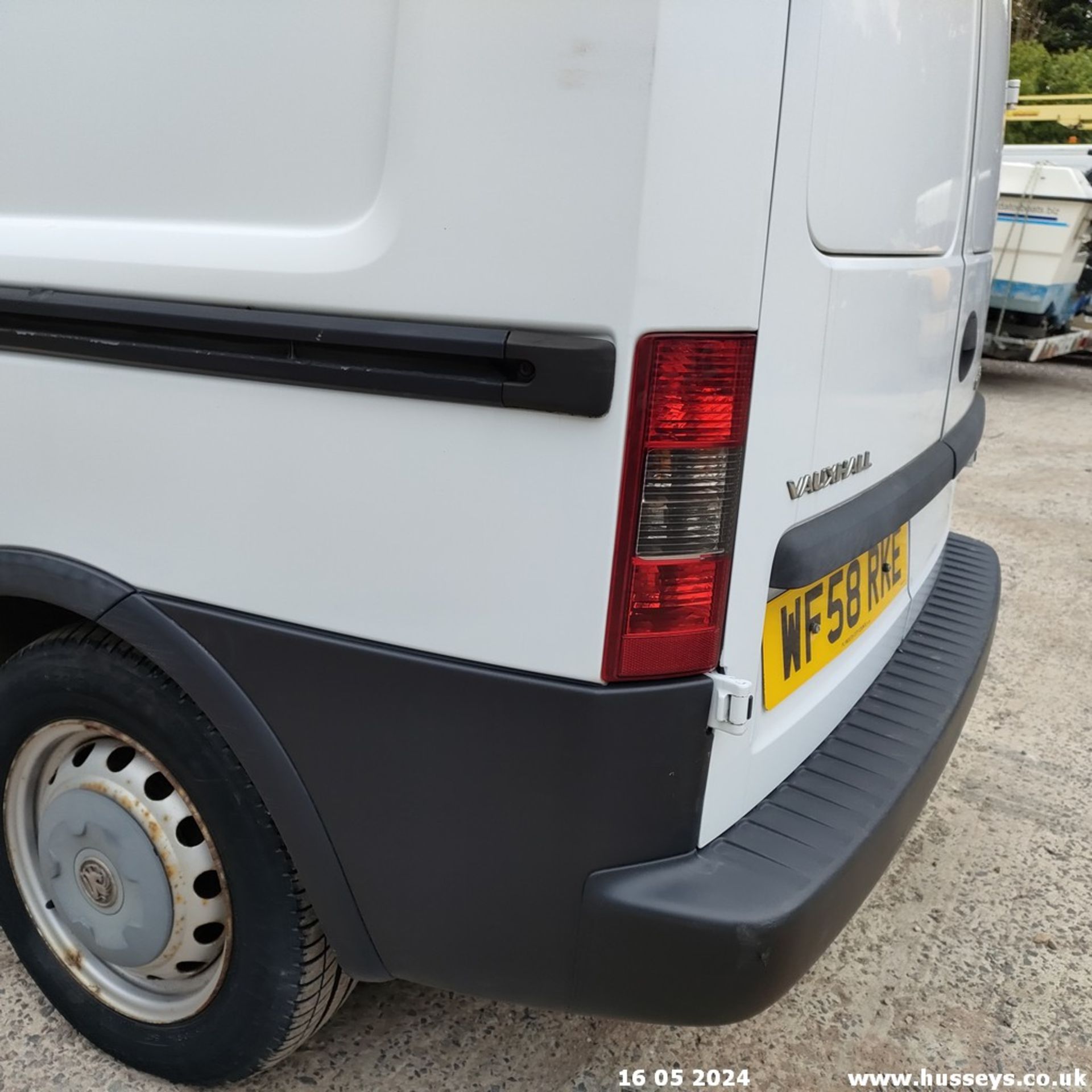 08/58 VAUXHALL COMBO 1700 CDTI - 1248cc Van (White, 47k) - Image 27 of 59