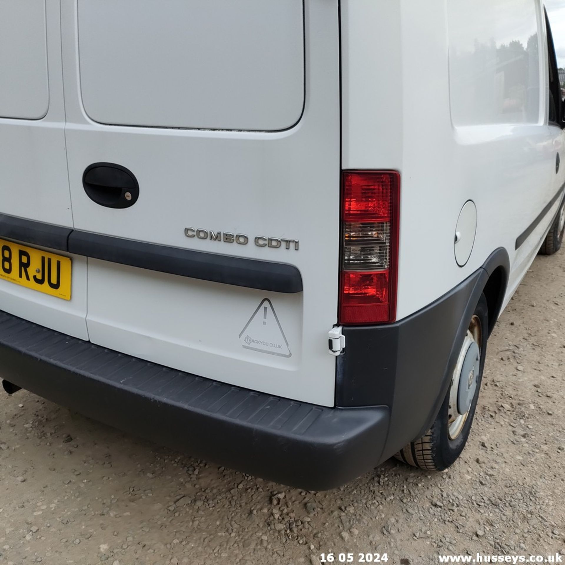 08/58 VAUXHALL COMBO 1700 CDTI - 1248cc Van (White, 79k) - Image 35 of 54