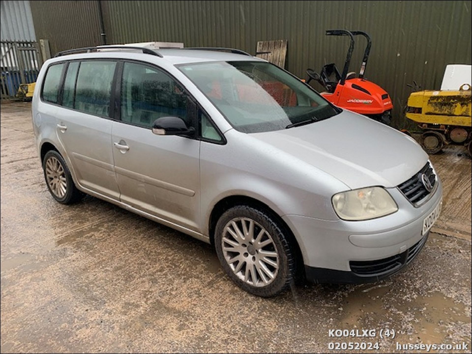 04/04 VOLKSWAGEN TOURAN SE TDI - 1896cc 5dr MPV (Silver) - Image 62 of 67