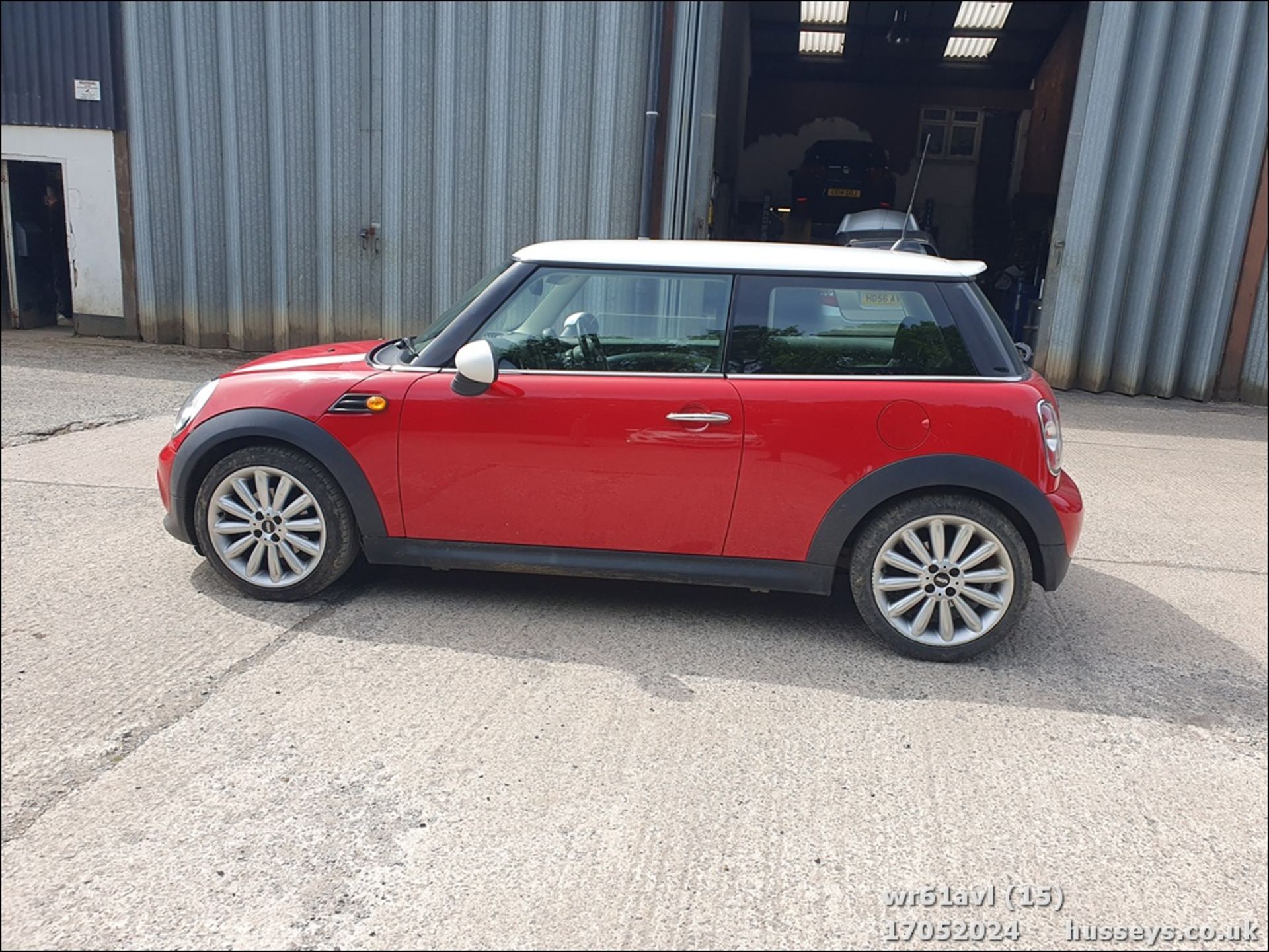 11/61 MINI COOPER - 1598cc 3dr Hatchback (Red, 87k) - Image 15 of 50