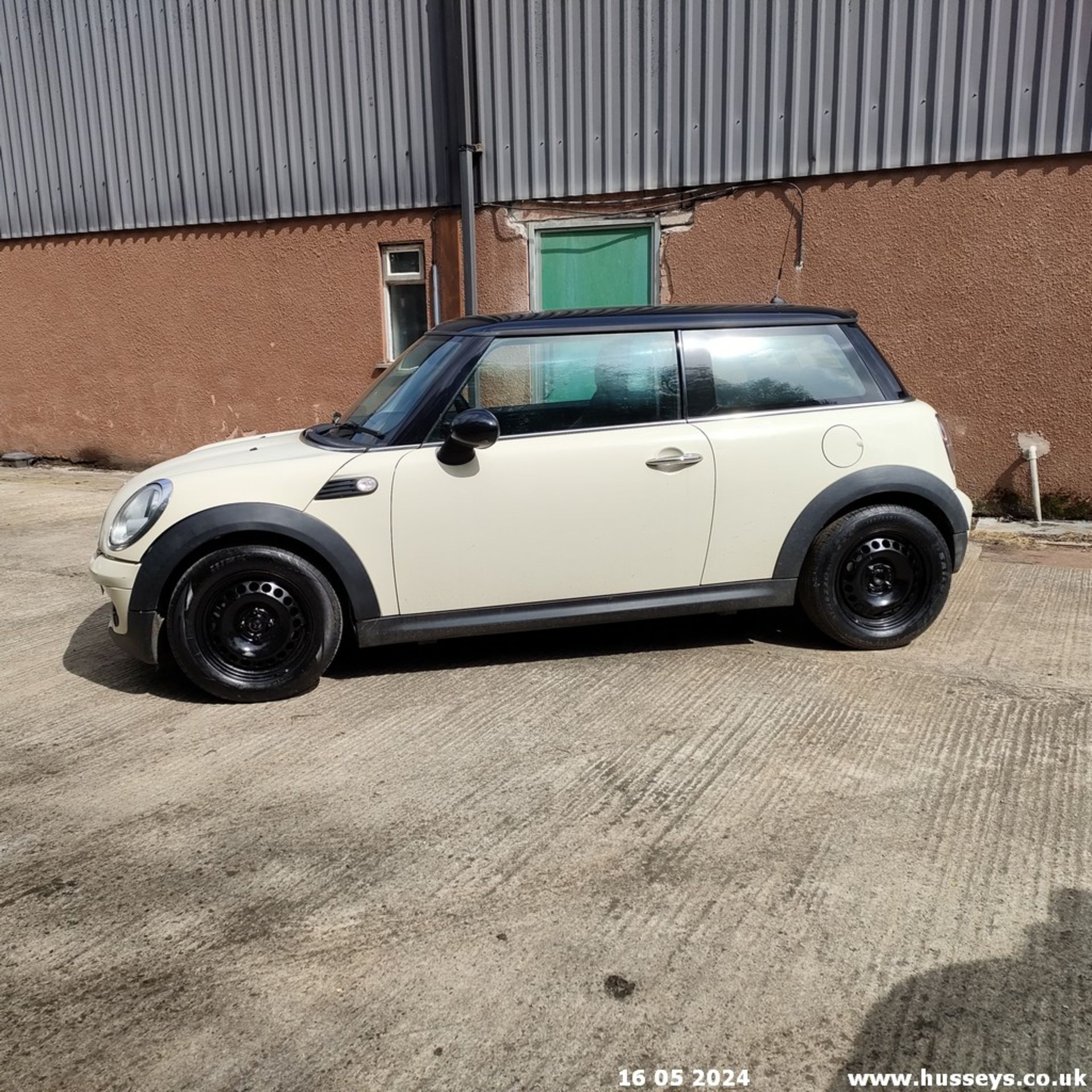 08/58 MINI COOPER - 1598cc 3dr Hatchback (White, 136k) - Image 18 of 59