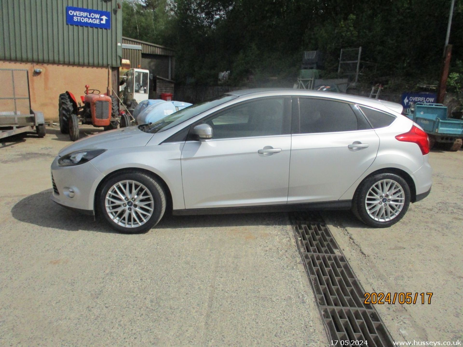 12/62 FORD FOCUS ZETEC TURBO - 998cc 5dr Hatchback (Silver, 89k) - Image 3 of 15