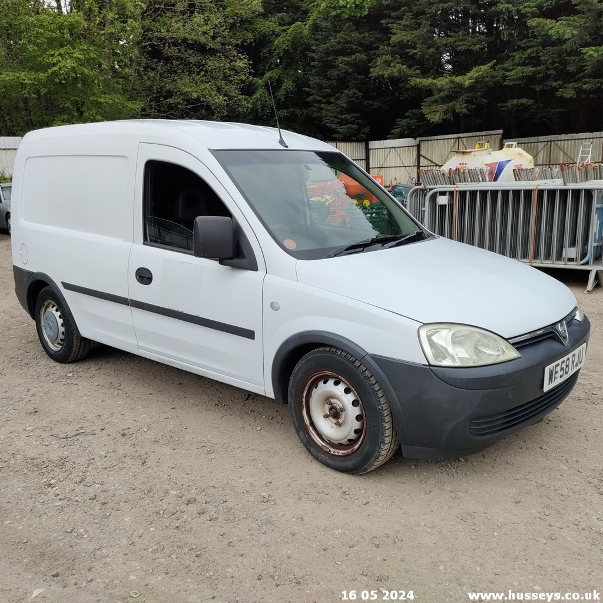 08/58 VAUXHALL COMBO 1700 CDTI - 1248cc Van (White, 79k) - Image 2 of 54