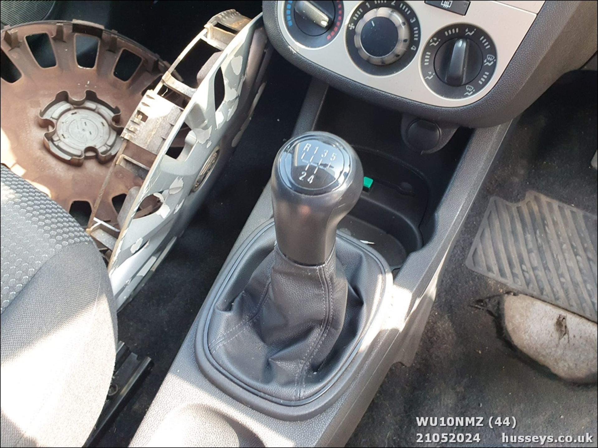 10/10 VAUXHALL CORSA S CDTI 73 ECOFLEX - 1248cc 3dr Hatchback (White, 61k) - Image 45 of 48