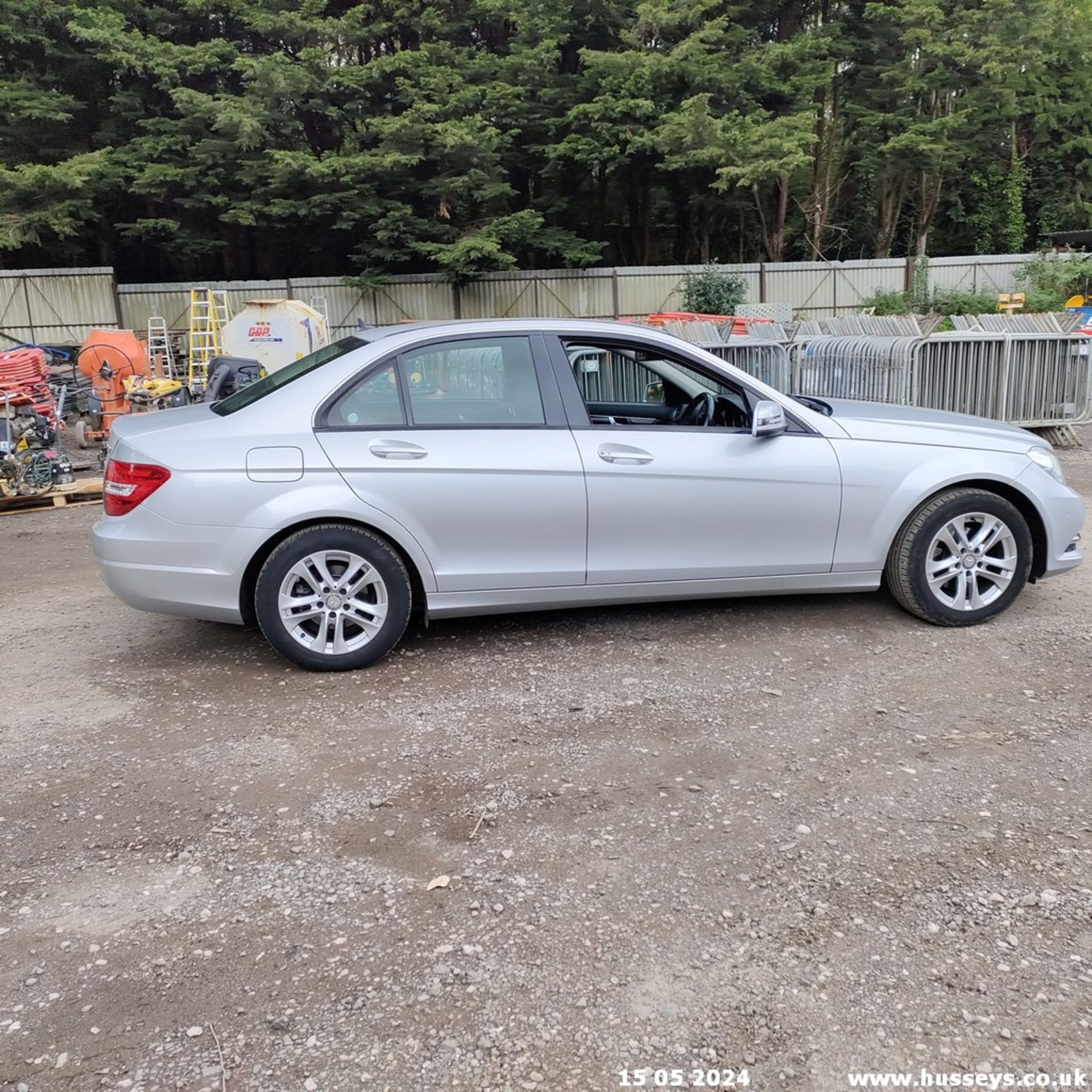 13/63 MERCEDES-BENZ C200 EXECUTIVE SE CDI BLU - 2143cc 4dr Saloon (Silver, 121k) - Image 40 of 64